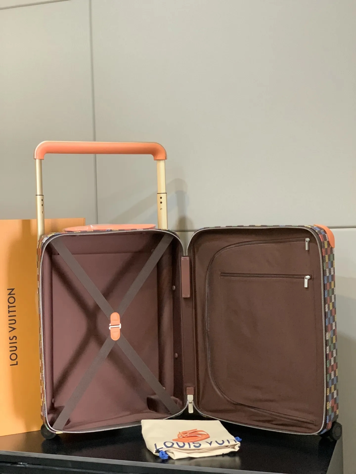 LOUIS VUITTON 55cm チェック柄 四輪キャリーケース - 画像 (9)