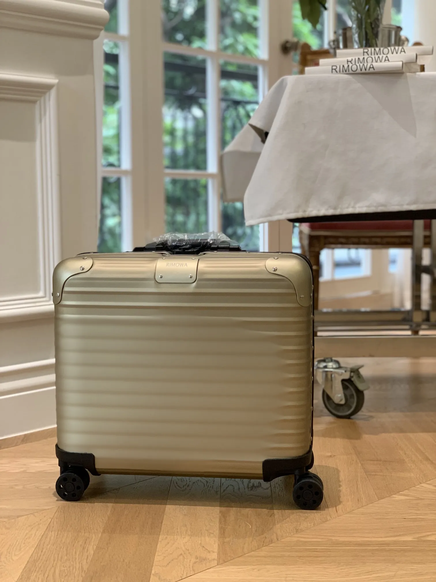 RIMOWA Original Compact 16インチゴールドビジネスケース - 画像 (4)