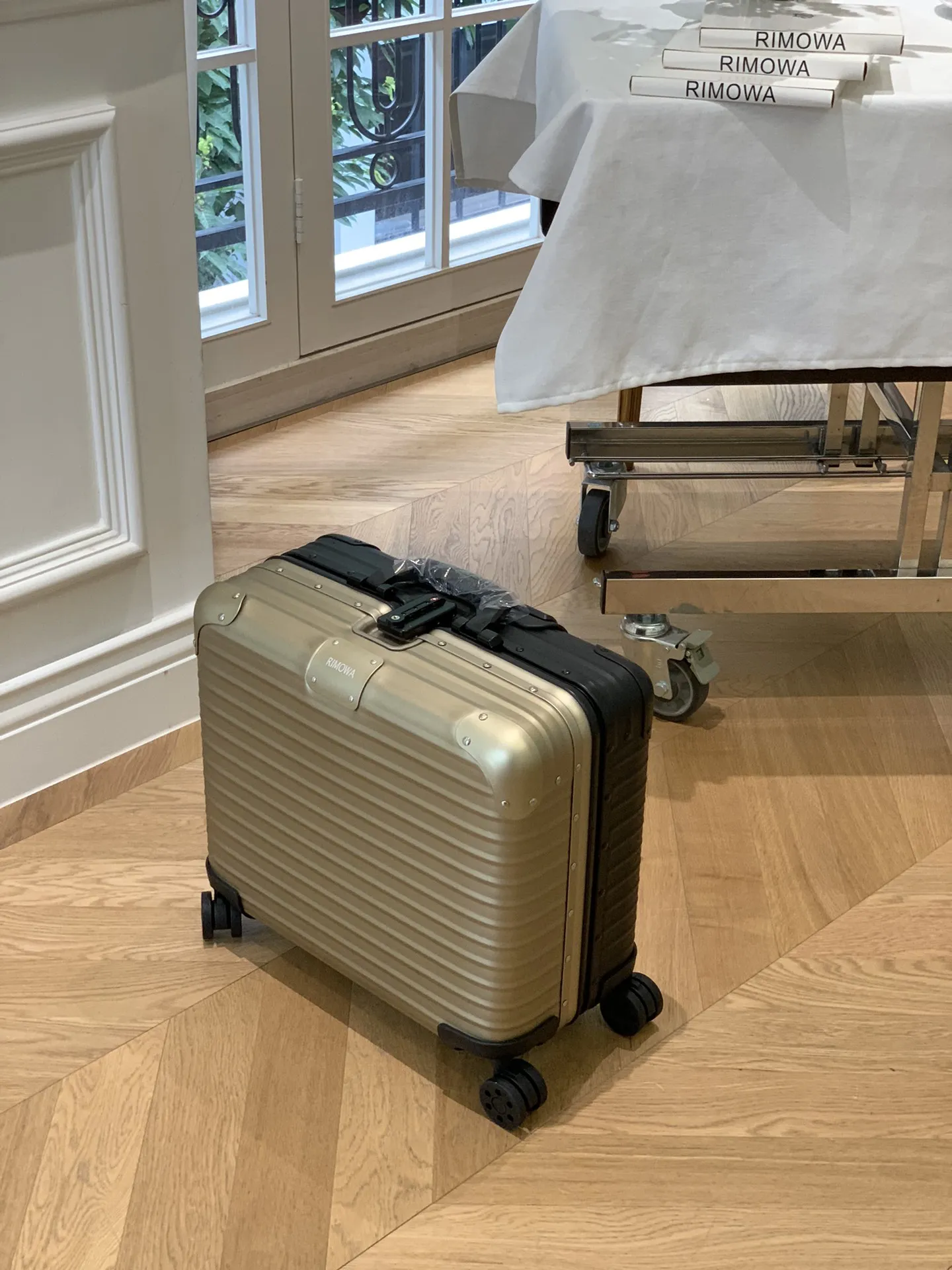 RIMOWA Original Compact 16インチゴールドビジネスケース - 画像 (9)