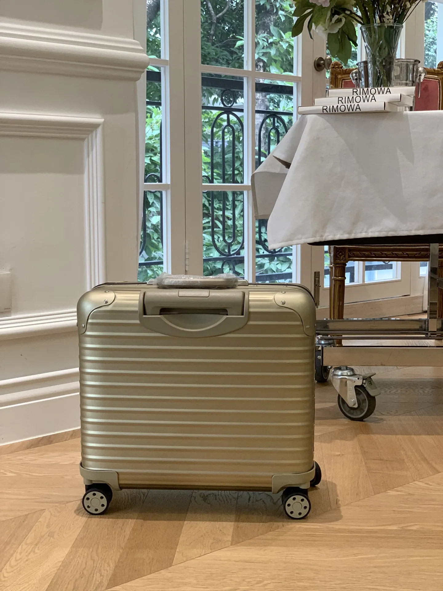 RIMOWA Original Compact 16インチ ビジネスケース ゴールド - 画像 (4)