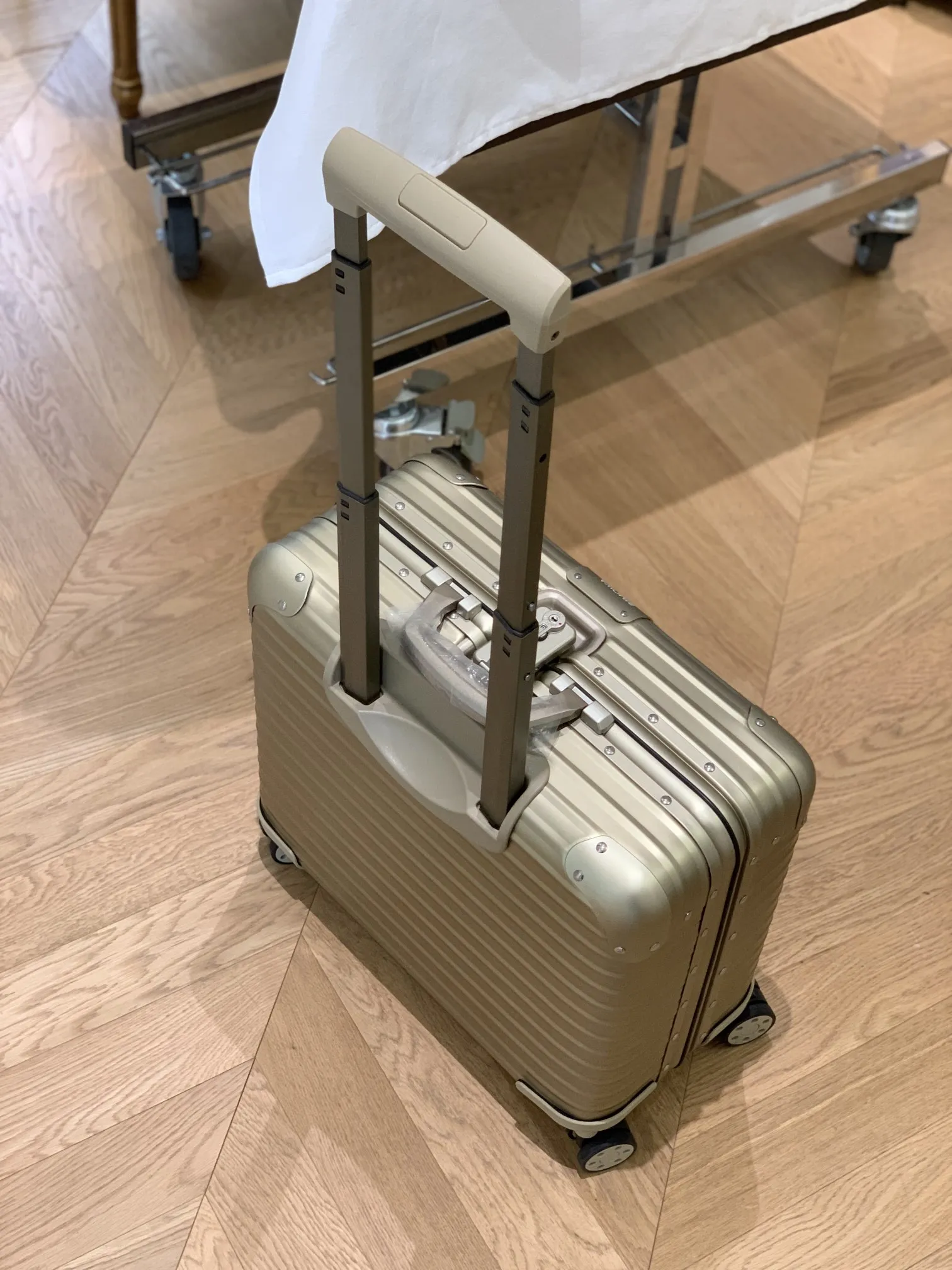 RIMOWA Original Compact 16インチ ビジネスケース ゴールド - 画像 (5)