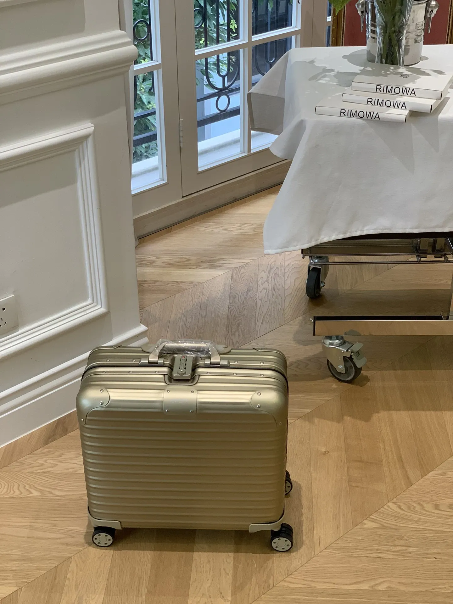 RIMOWA Original Compact 16インチ ビジネスケース ゴールド - 画像 (7)