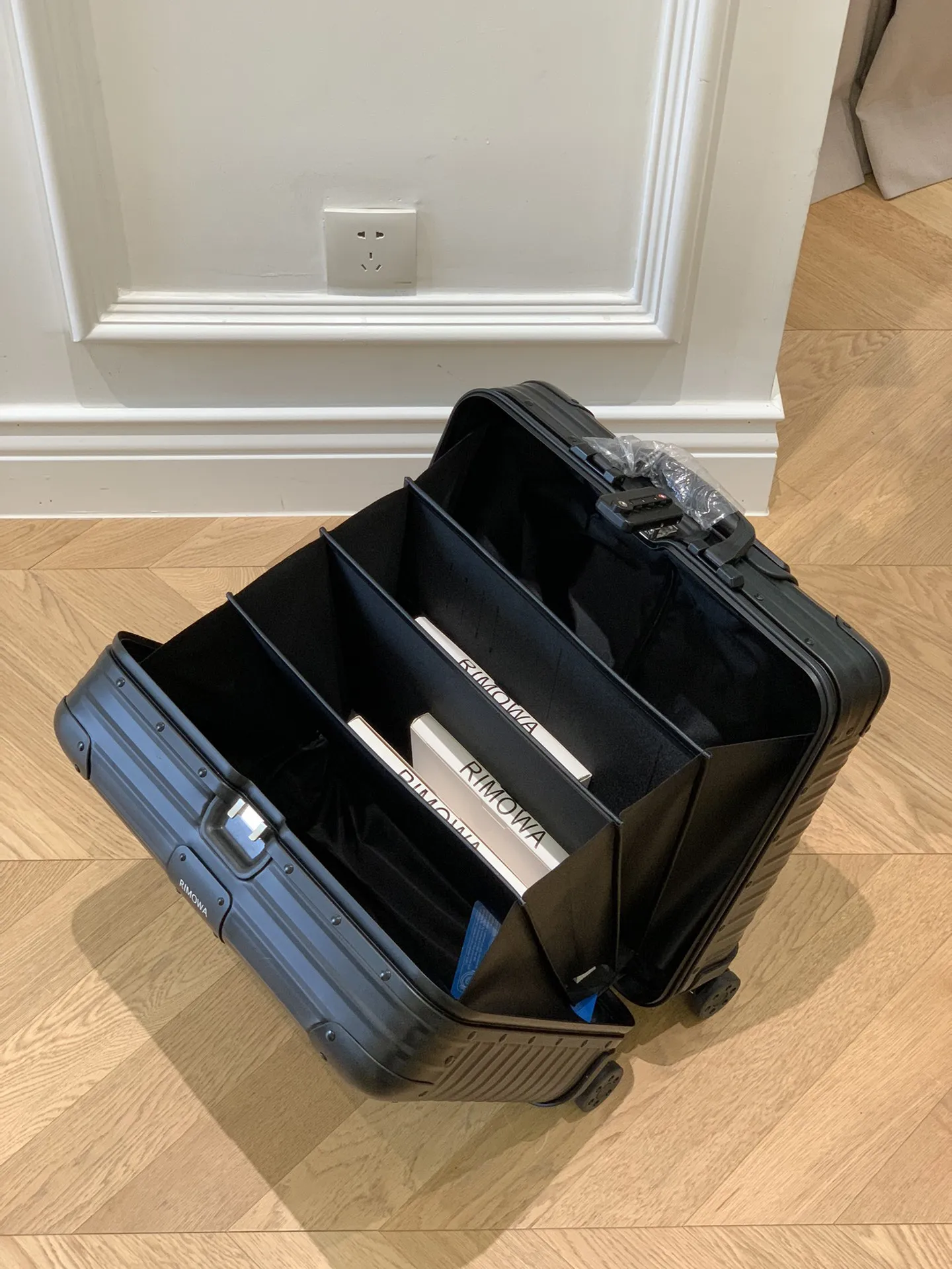 RIMOWA Original Compact 16inch ブラック 商務キャリーケース - 画像 (9)