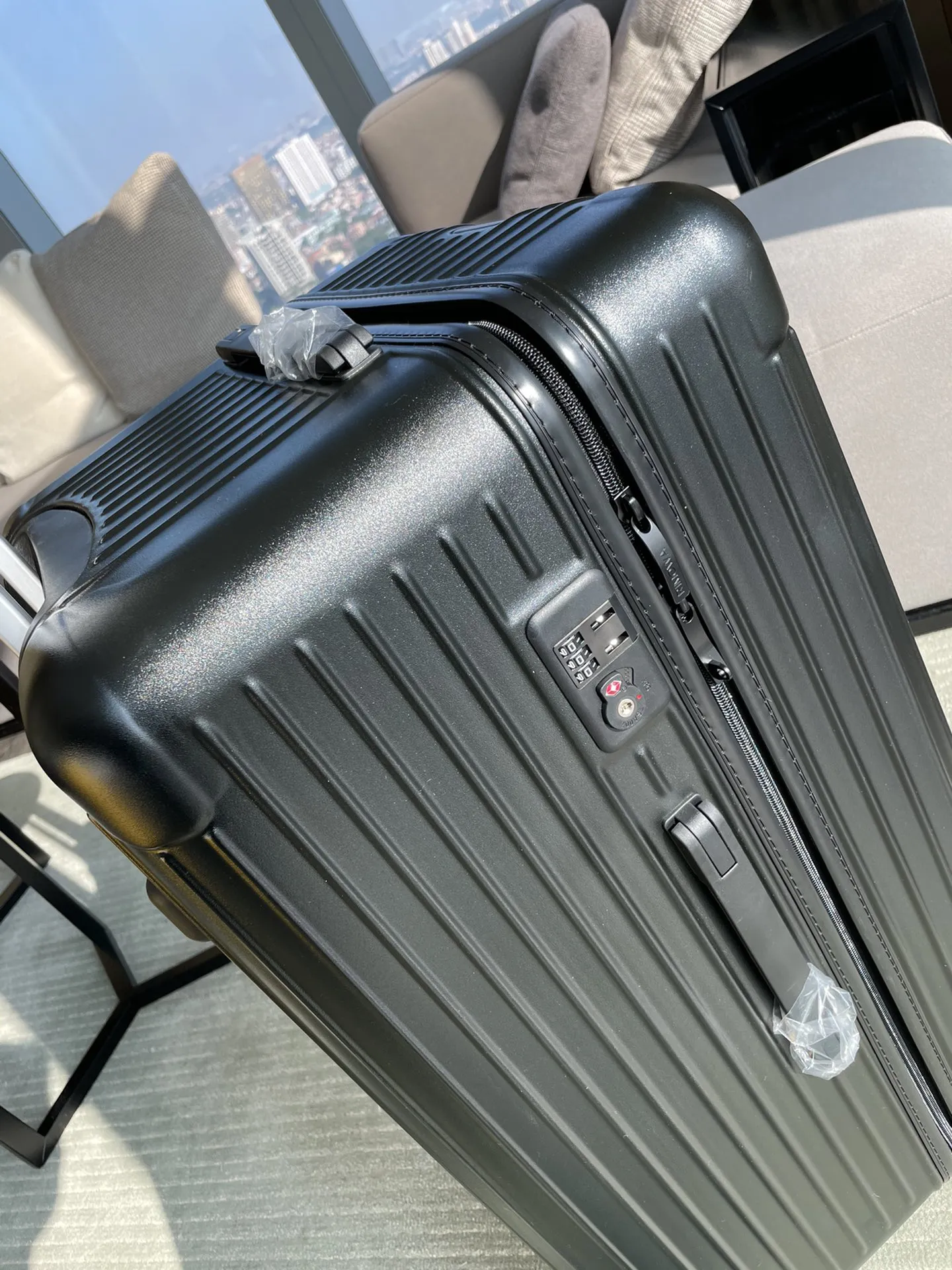 RIMOWA Trunk 黒色 スポーツモデルPC - 画像 (8)