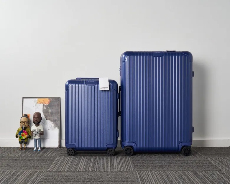 RIMOWA 超軽量PCスーツケース 青色 2サイズ