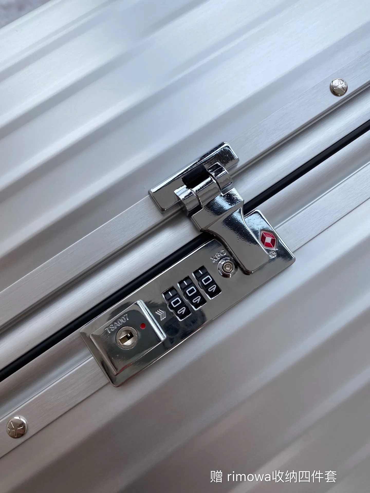 Rimowa 972至尊版 シルバー 26インチスーツケース - 画像 (7)