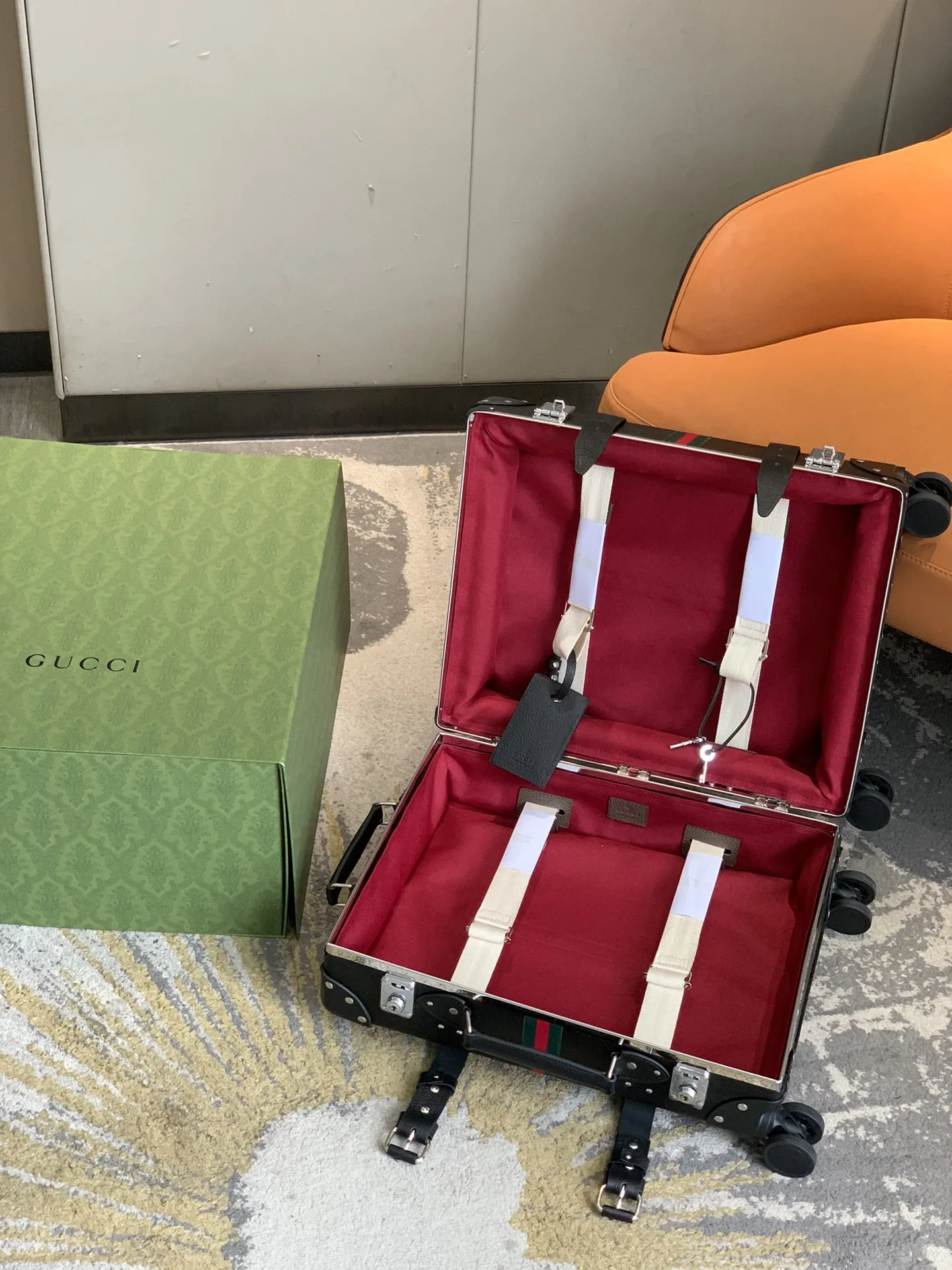 Globe-Trotter GUCCI コラボ黒スーツケース - 画像 (6)