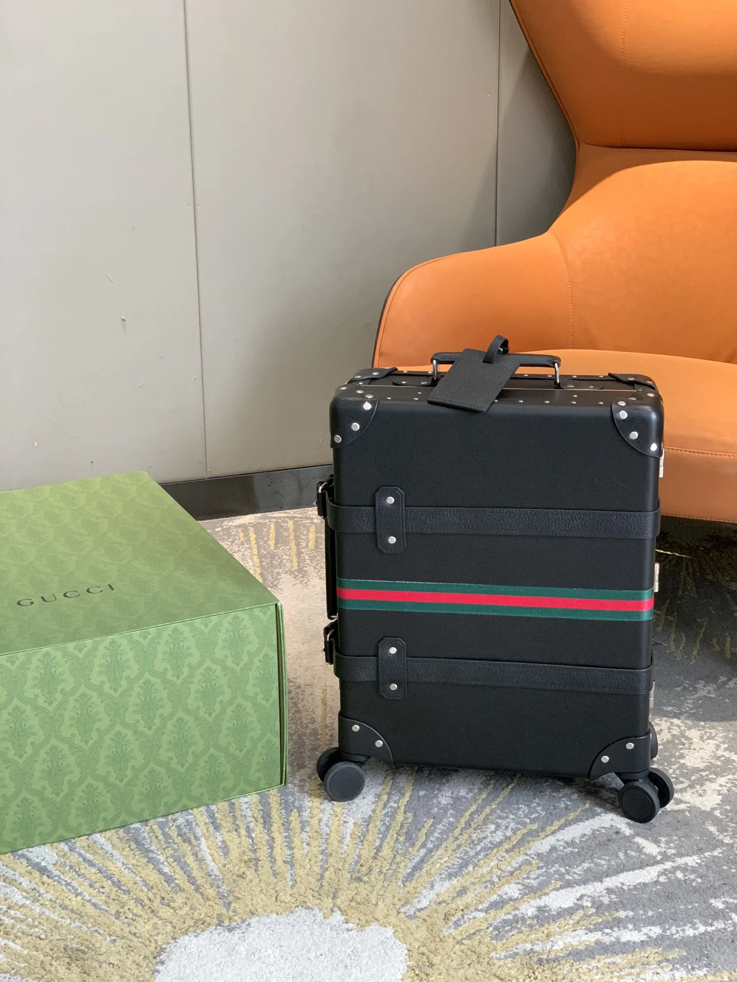 Globe-Trotter GUCCI コラボ黒スーツケース - 画像 (7)