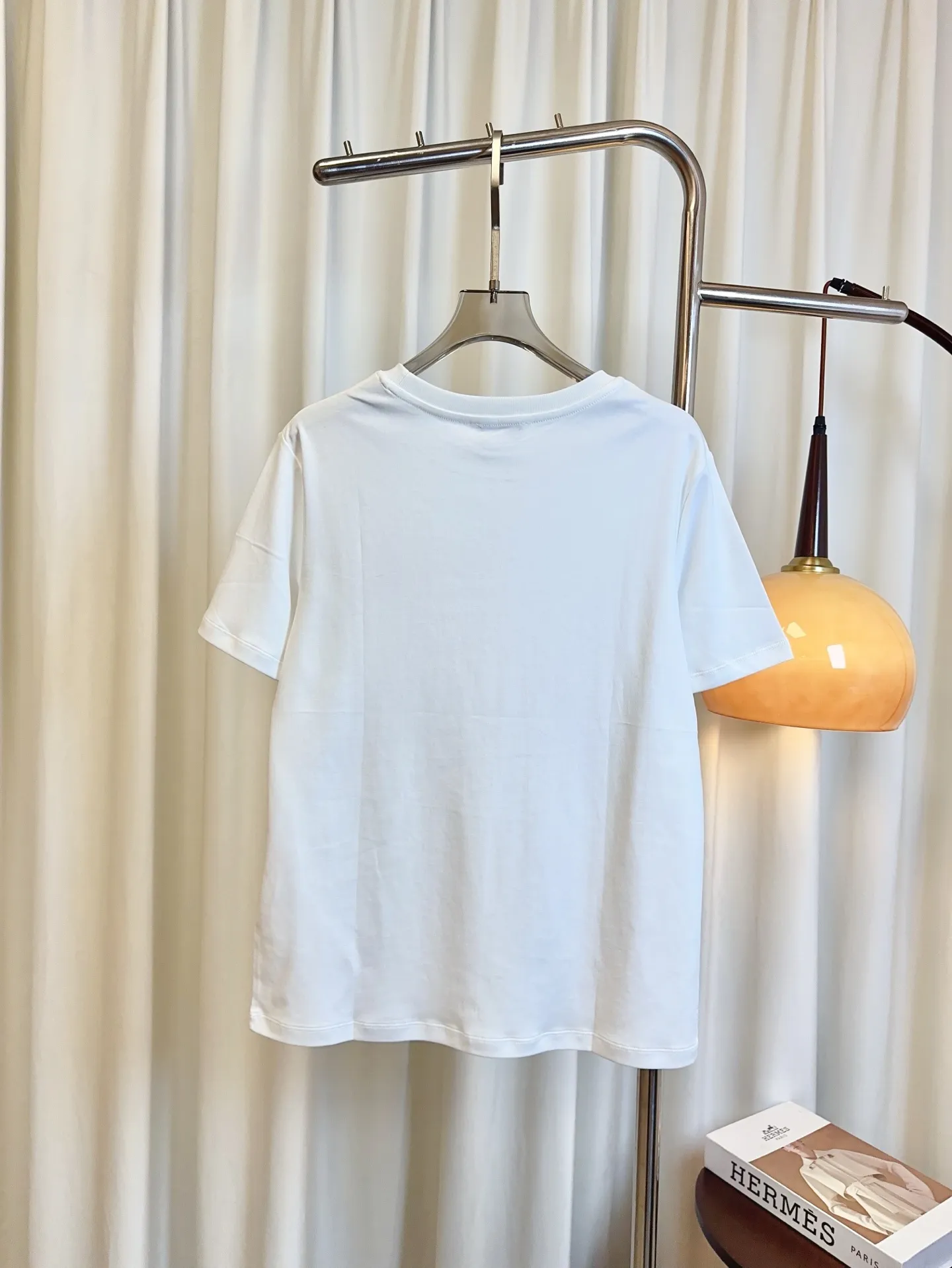 HERMES新作刺繍ロゴ半袖Tシャツ白 - 画像 (3)