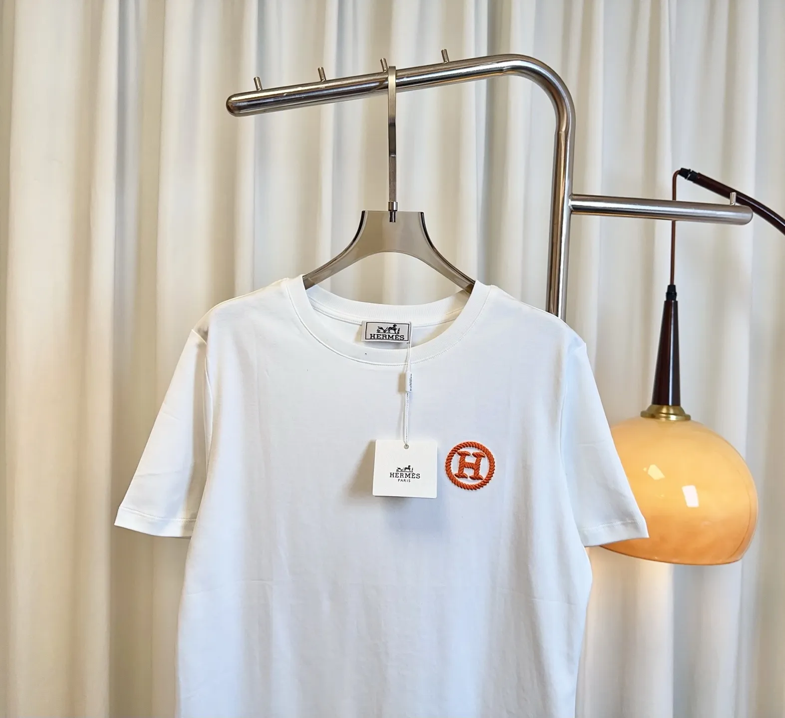 HERMES新作刺繍ロゴ半袖Tシャツ白 - 画像 (4)