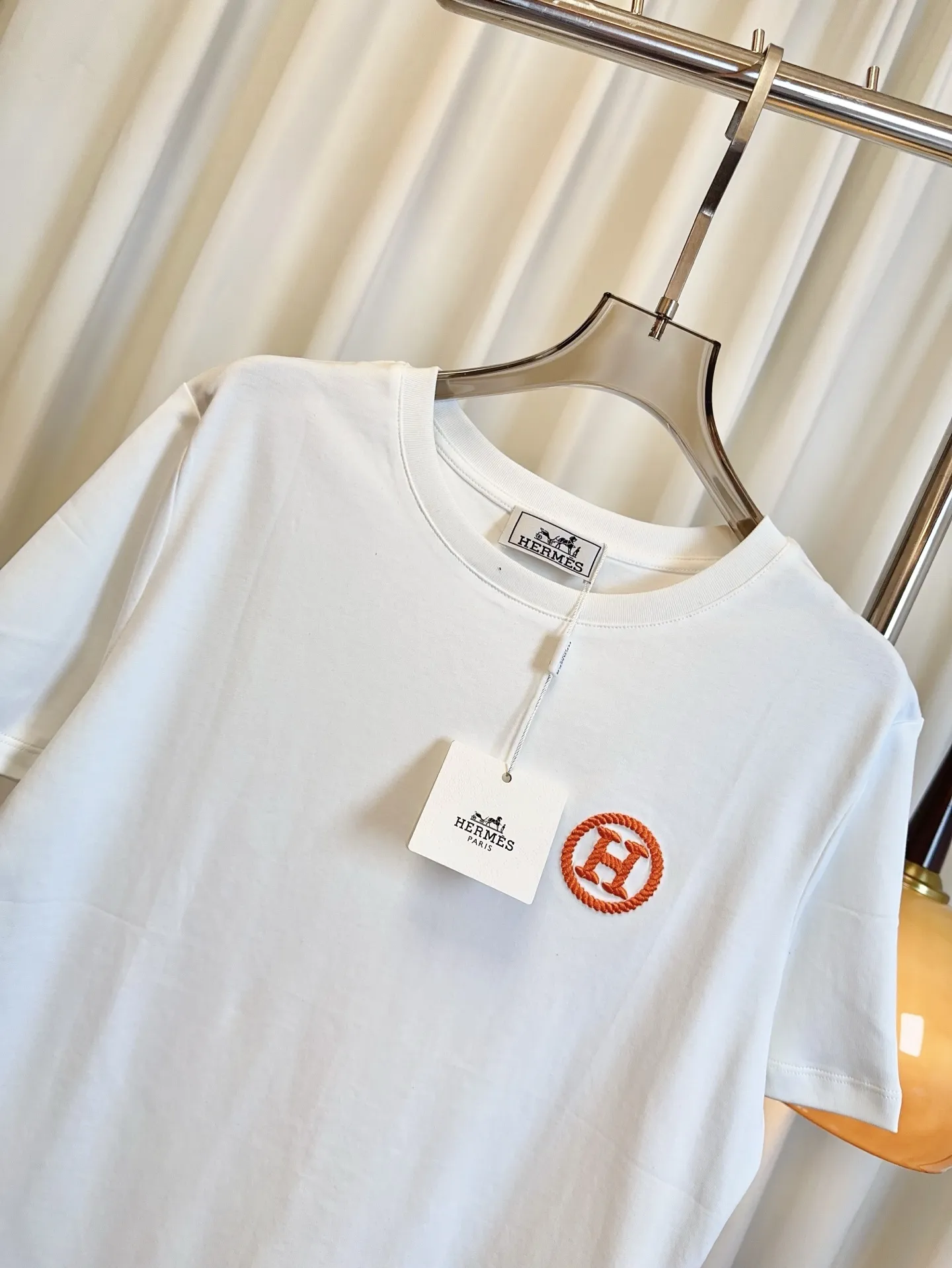 HERMES新作刺繍ロゴ半袖Tシャツ白 - 画像 (5)