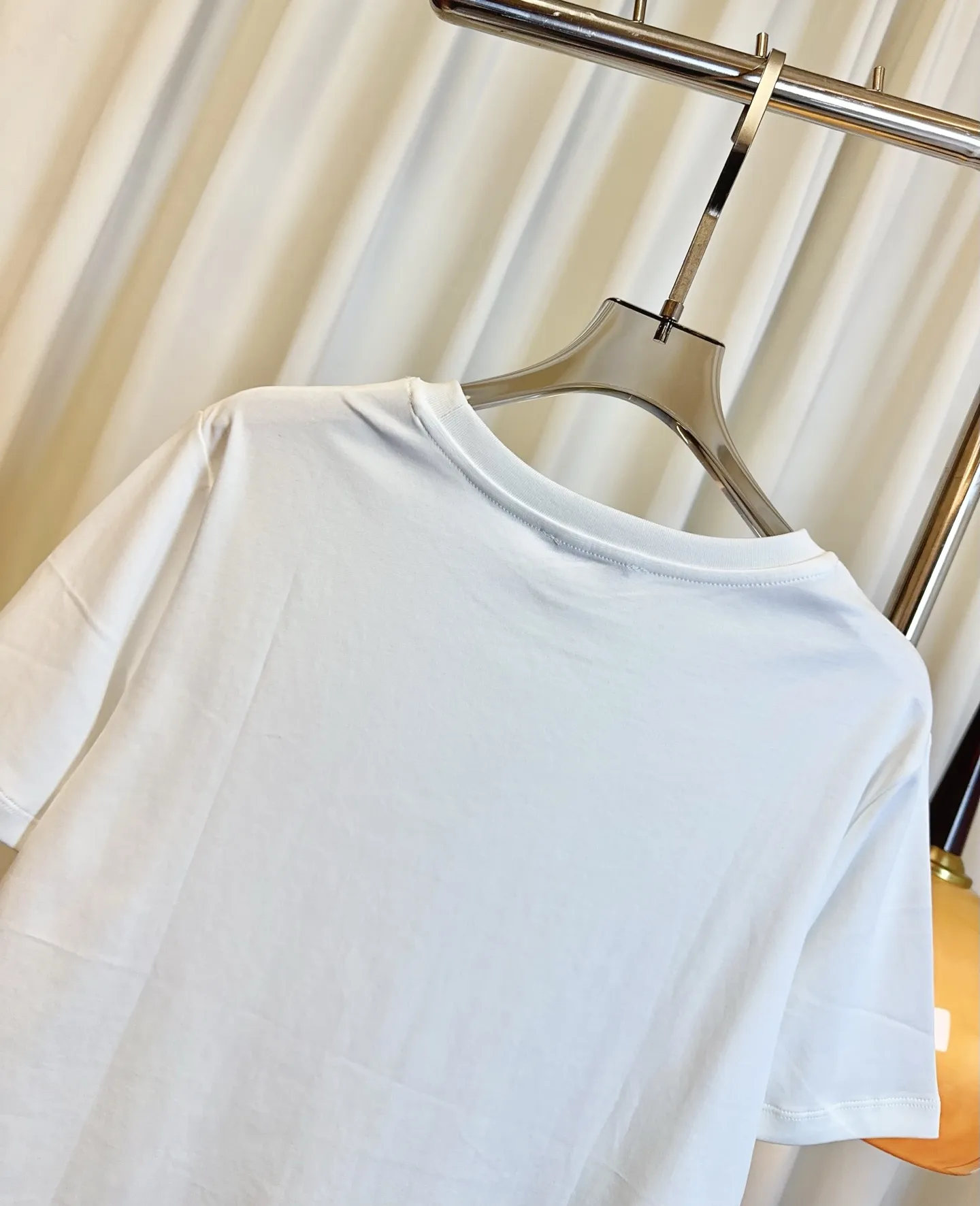 HERMES新作刺繍ロゴ半袖Tシャツ白 - 画像 (6)