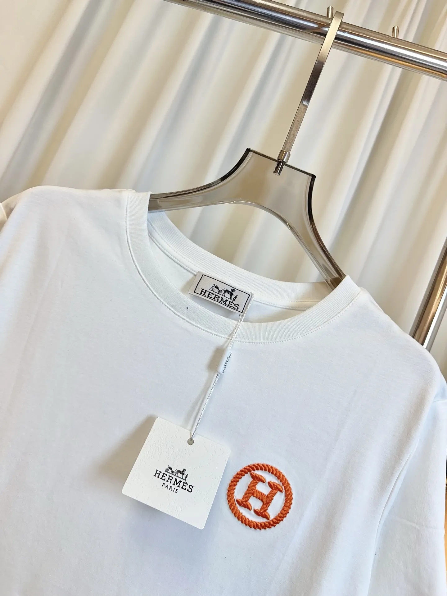 HERMES新作刺繍ロゴ半袖Tシャツ白 - 画像 (7)