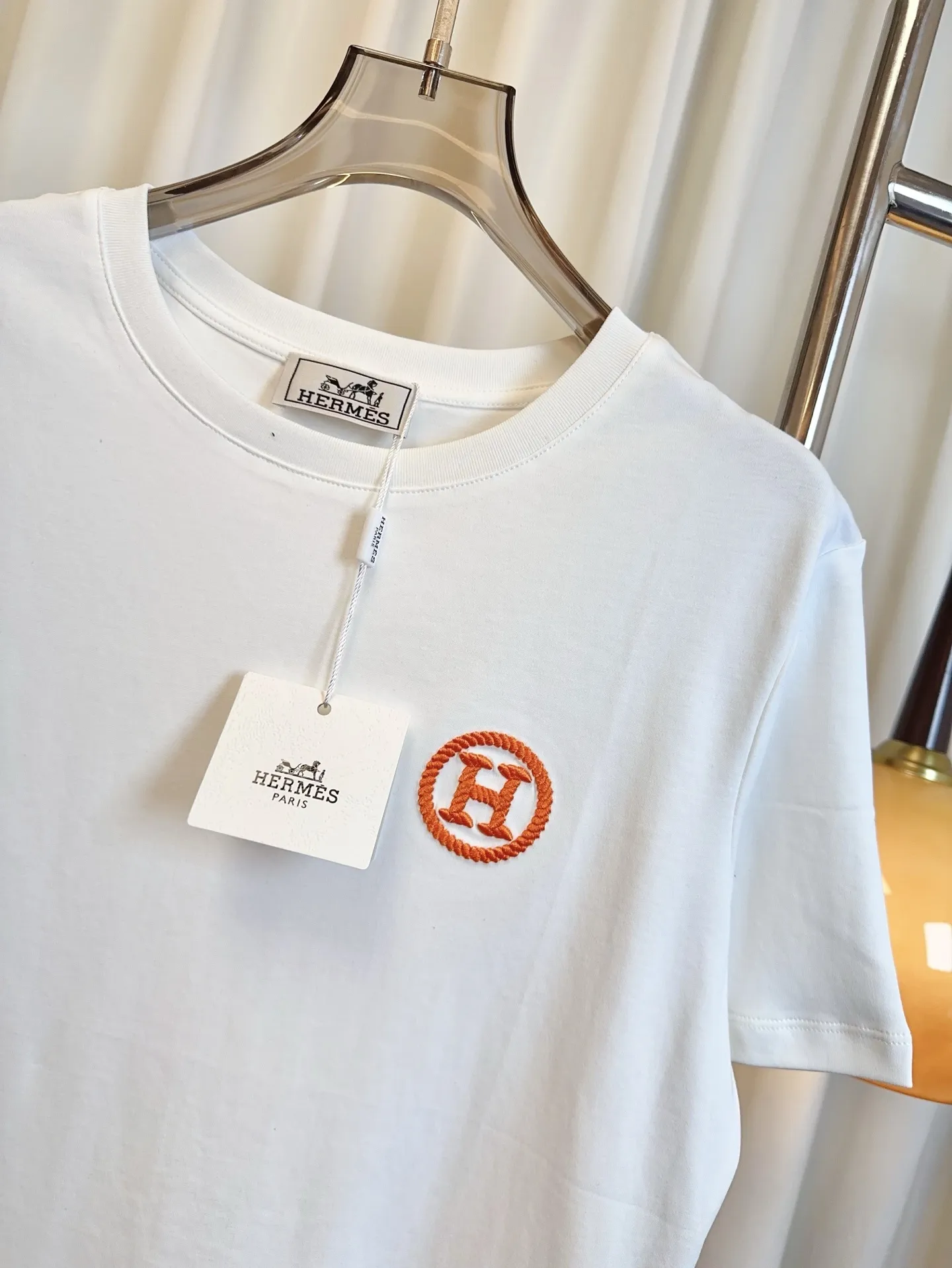 HERMES新作刺繍ロゴ半袖Tシャツ白 - 画像 (8)