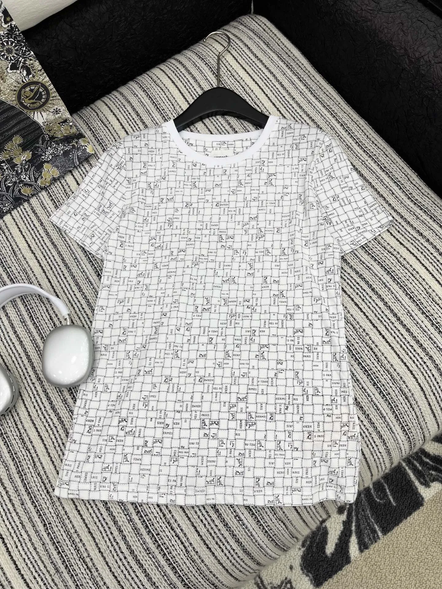 Hermes新作プリント半袖Tシャツ白ストライプ