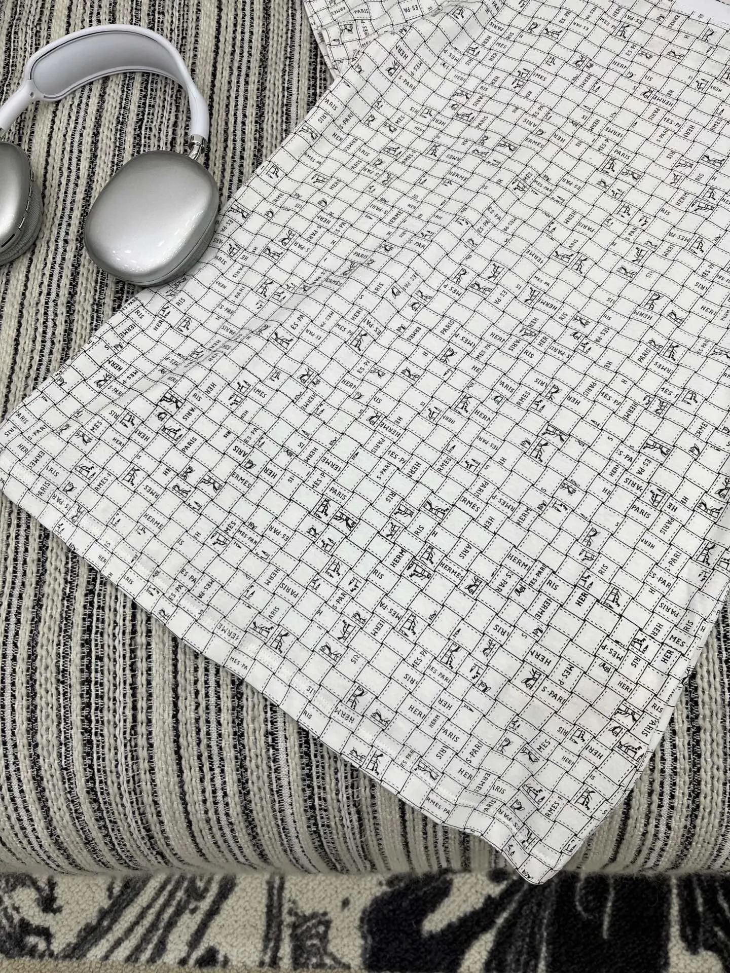 Hermes新作プリント半袖Tシャツ白ストライプ - 画像 (5)