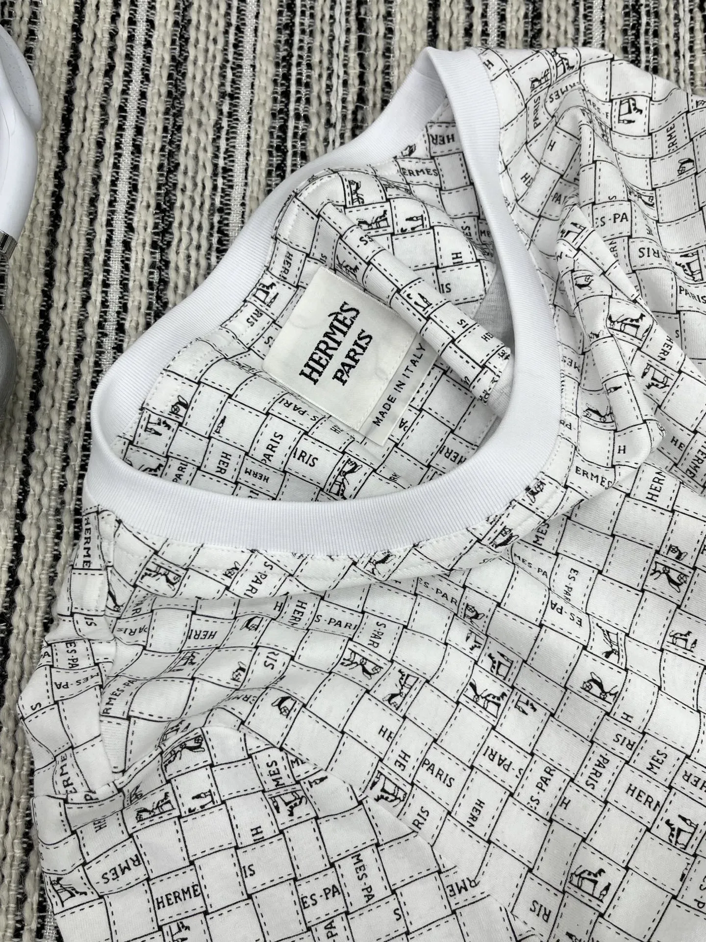 Hermes新作プリント半袖Tシャツ白ストライプ - 画像 (8)