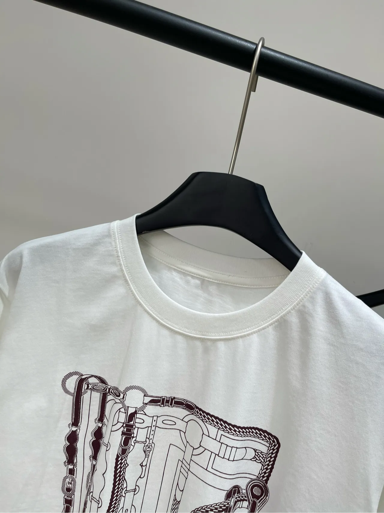 Hermes新作白いプリント半袖Tシャツ - 画像 (3)