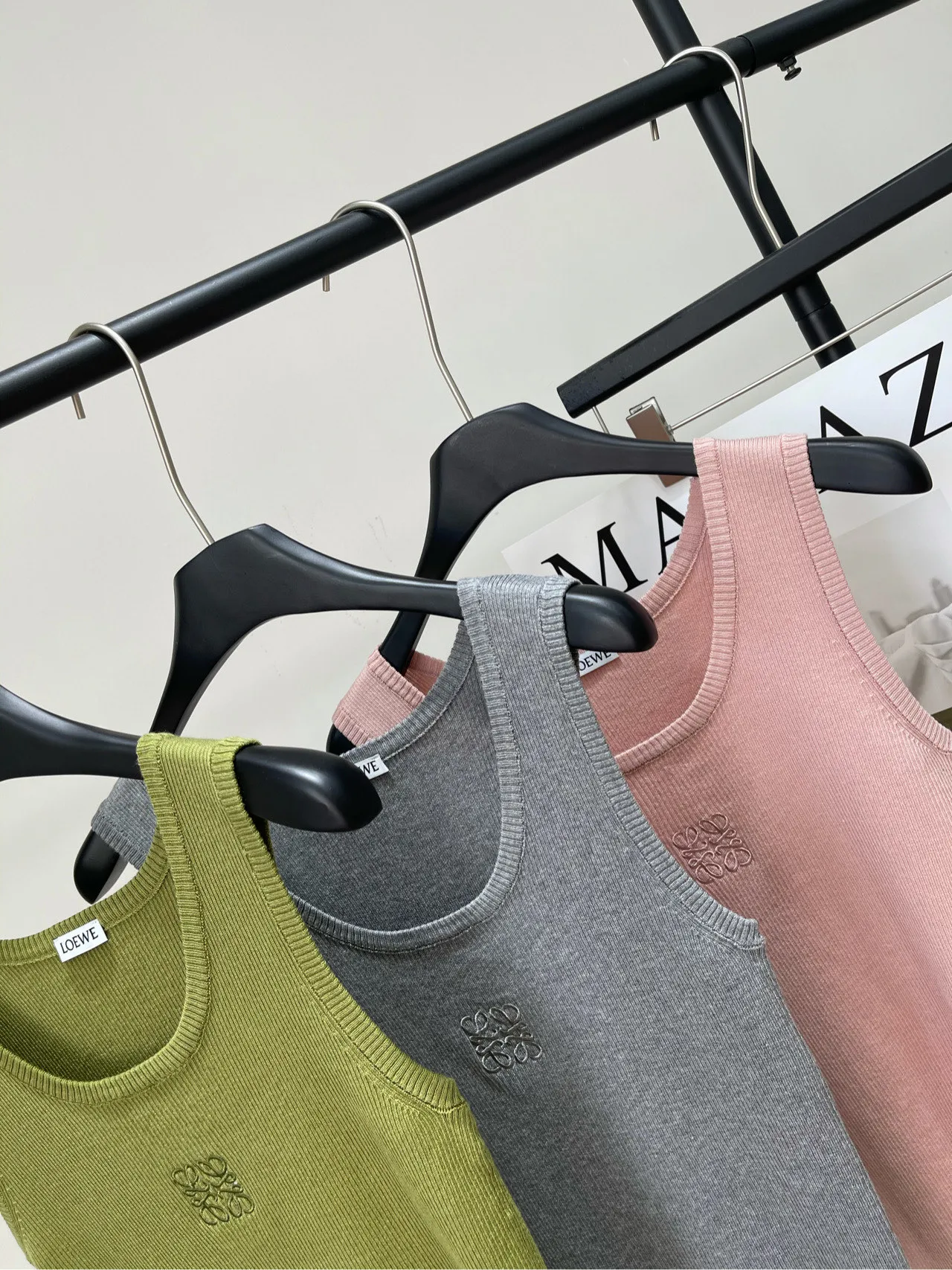 Loew三色刺繍ニットベストピンクグレーアプリコット - 画像 (6)