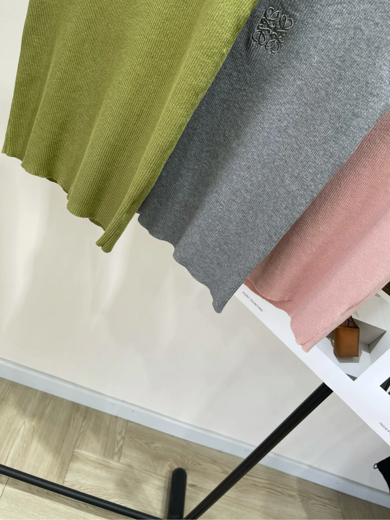 Loew三色刺繍ニットベストピンクグレーアプリコット - 画像 (7)