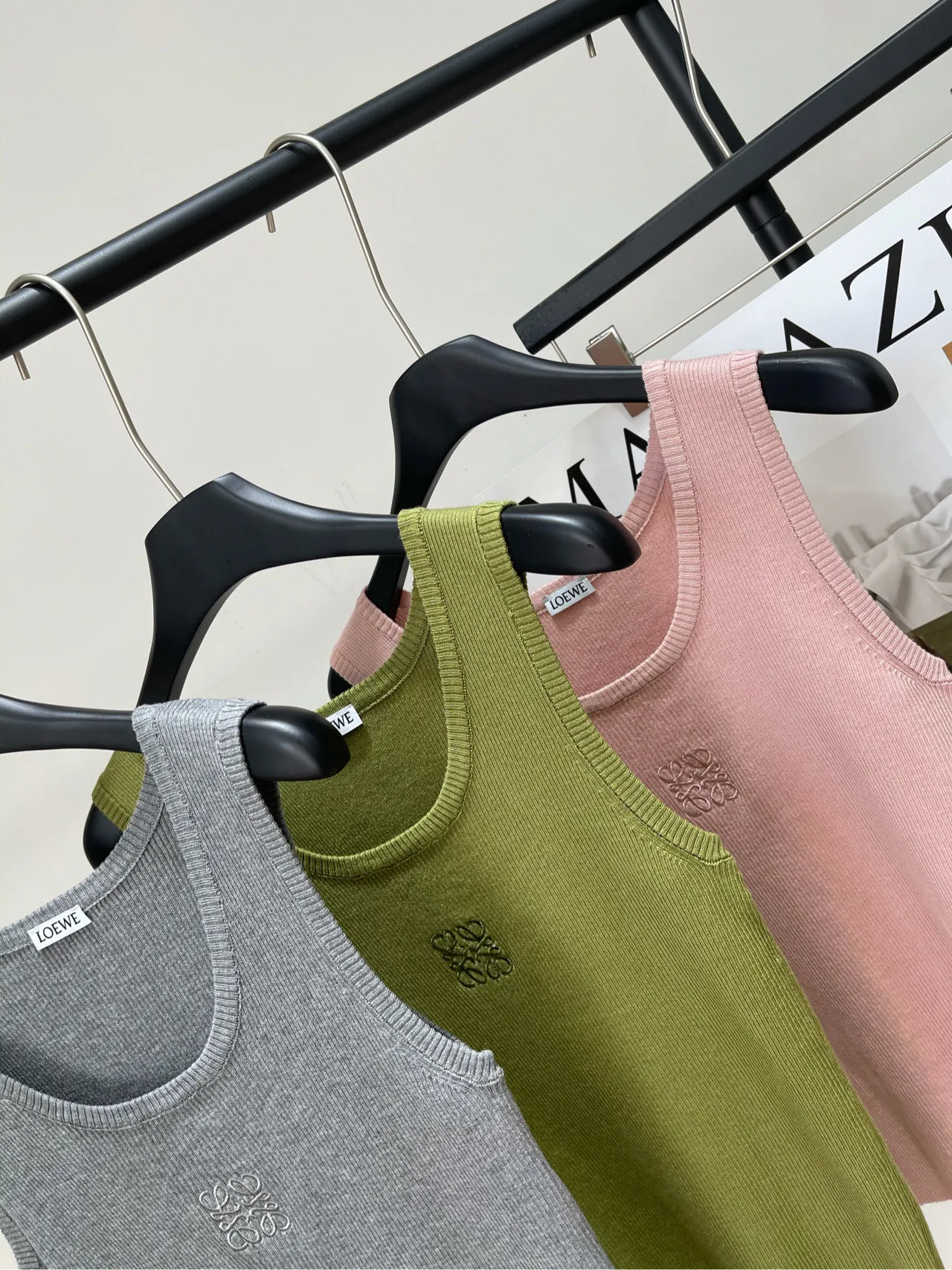 Loew三色刺繍ニットベストピンクグレーアプリコット - 画像 (9)