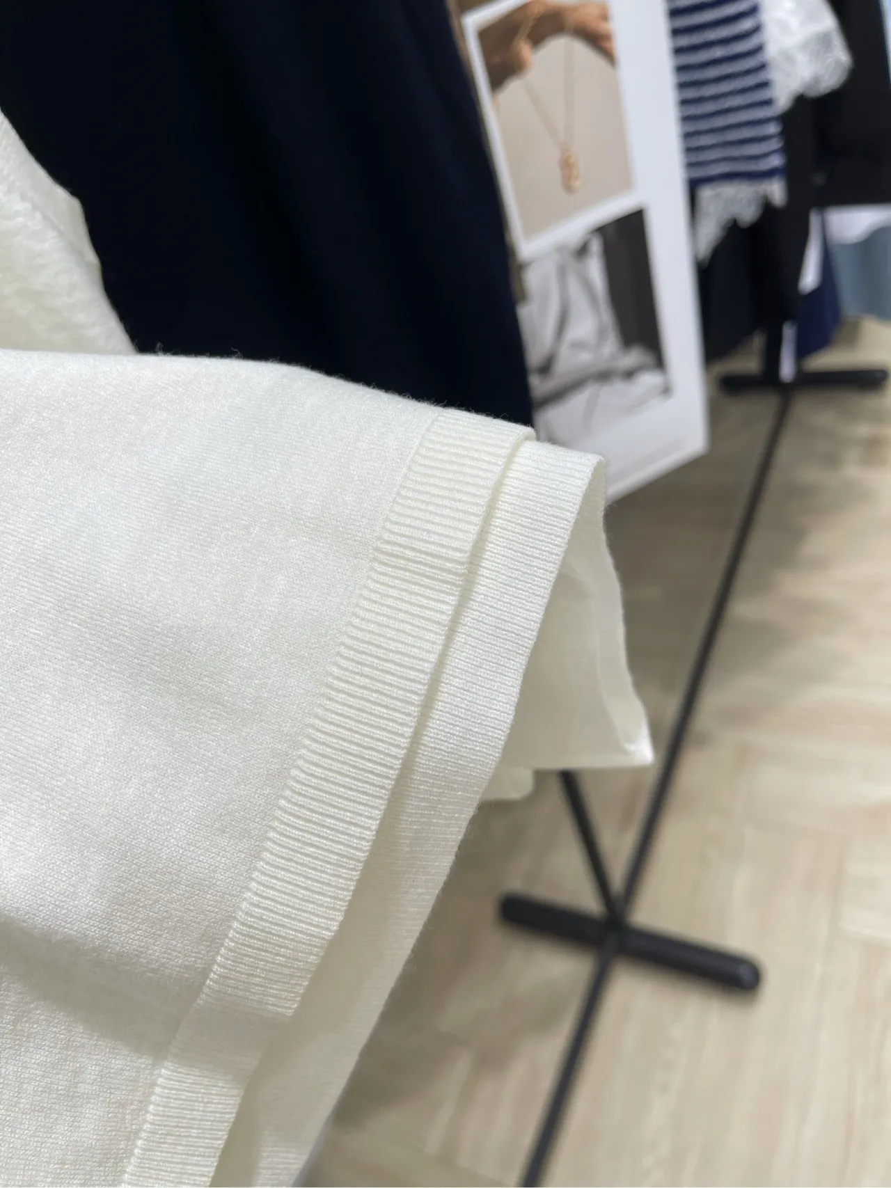 loewe新作黒白ニットベスト - 画像 (6)