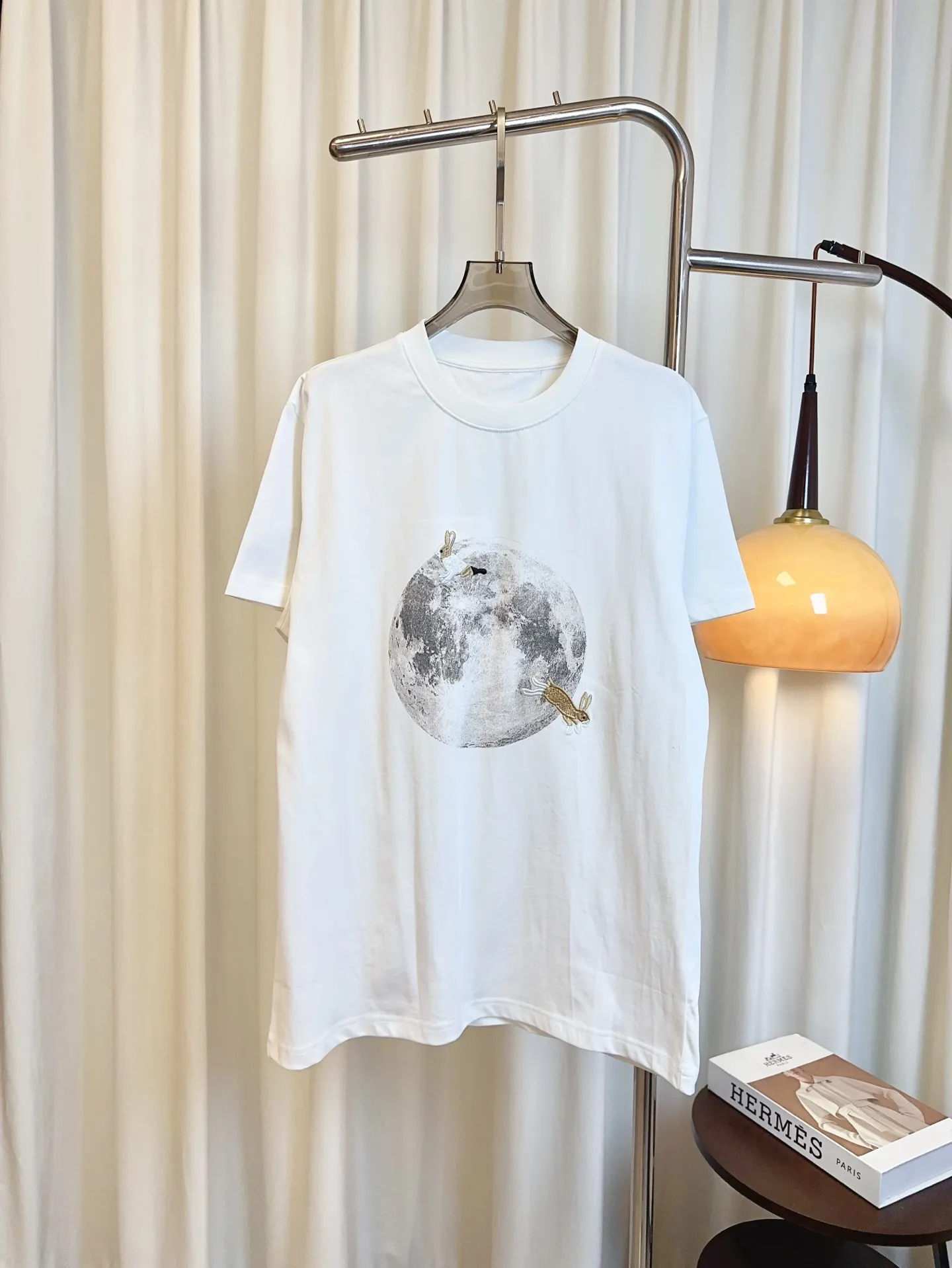 LOEWE新作白いプリント半袖Tシャツ