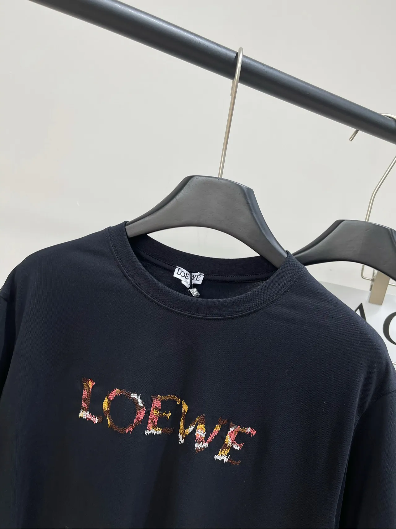 Loewe新作黒アルファベット半袖Tシャツ - 画像 (3)