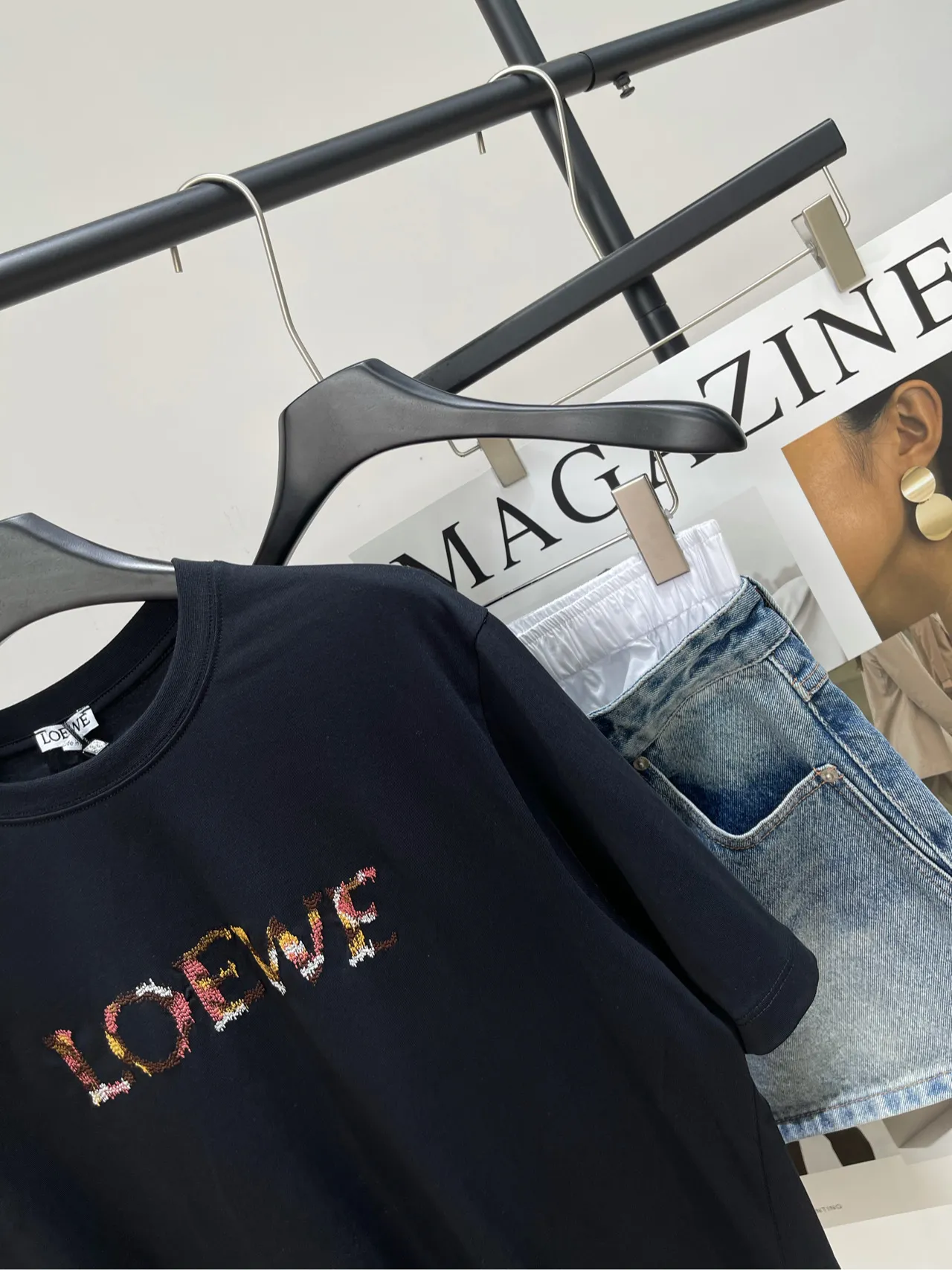 Loewe新作黒アルファベット半袖Tシャツ - 画像 (5)