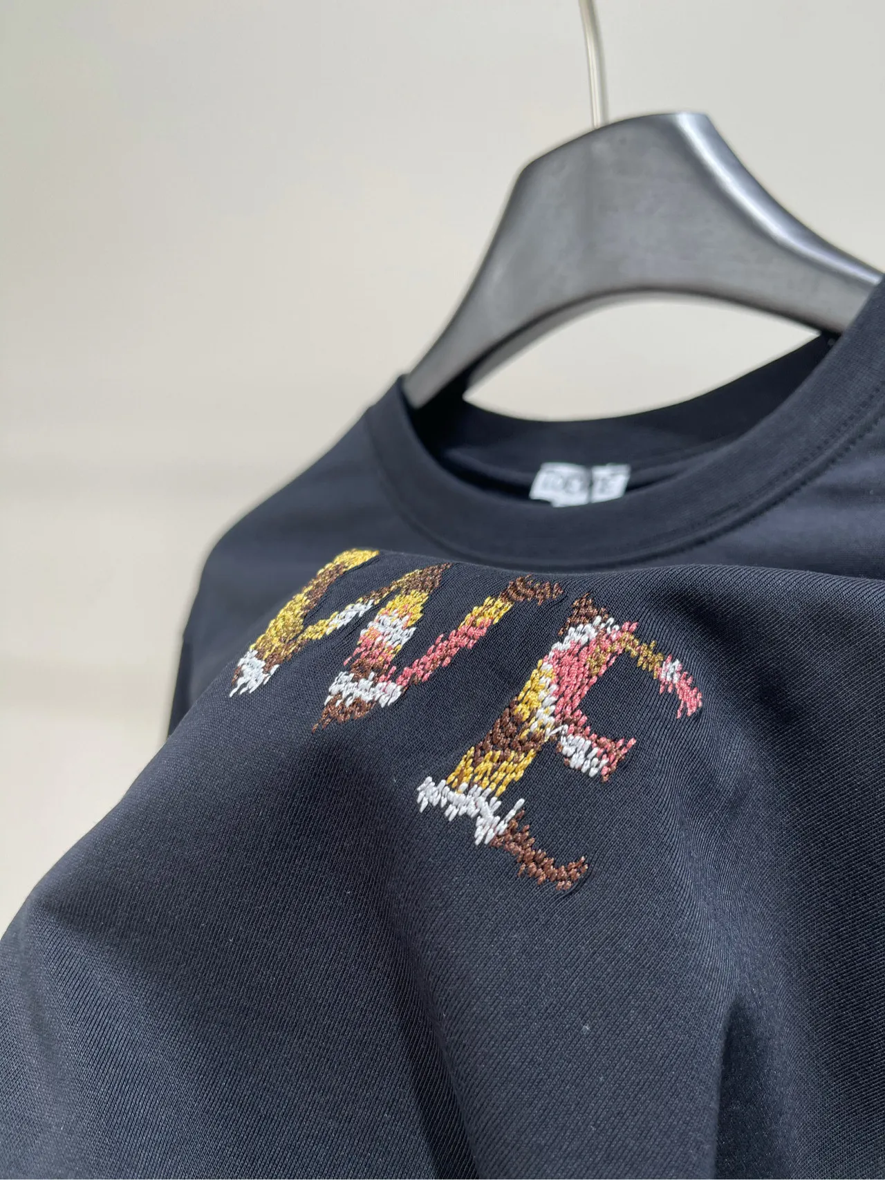 Loewe新作黒アルファベット半袖Tシャツ - 画像 (6)