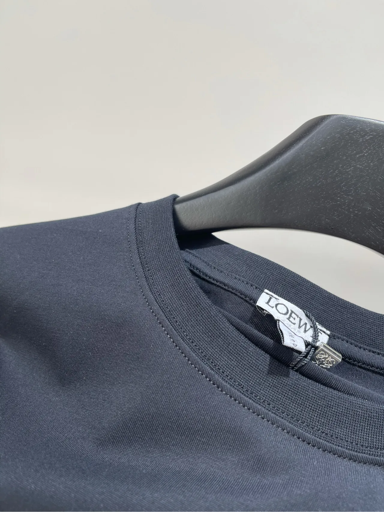 Loewe新作黒アルファベット半袖Tシャツ - 画像 (8)