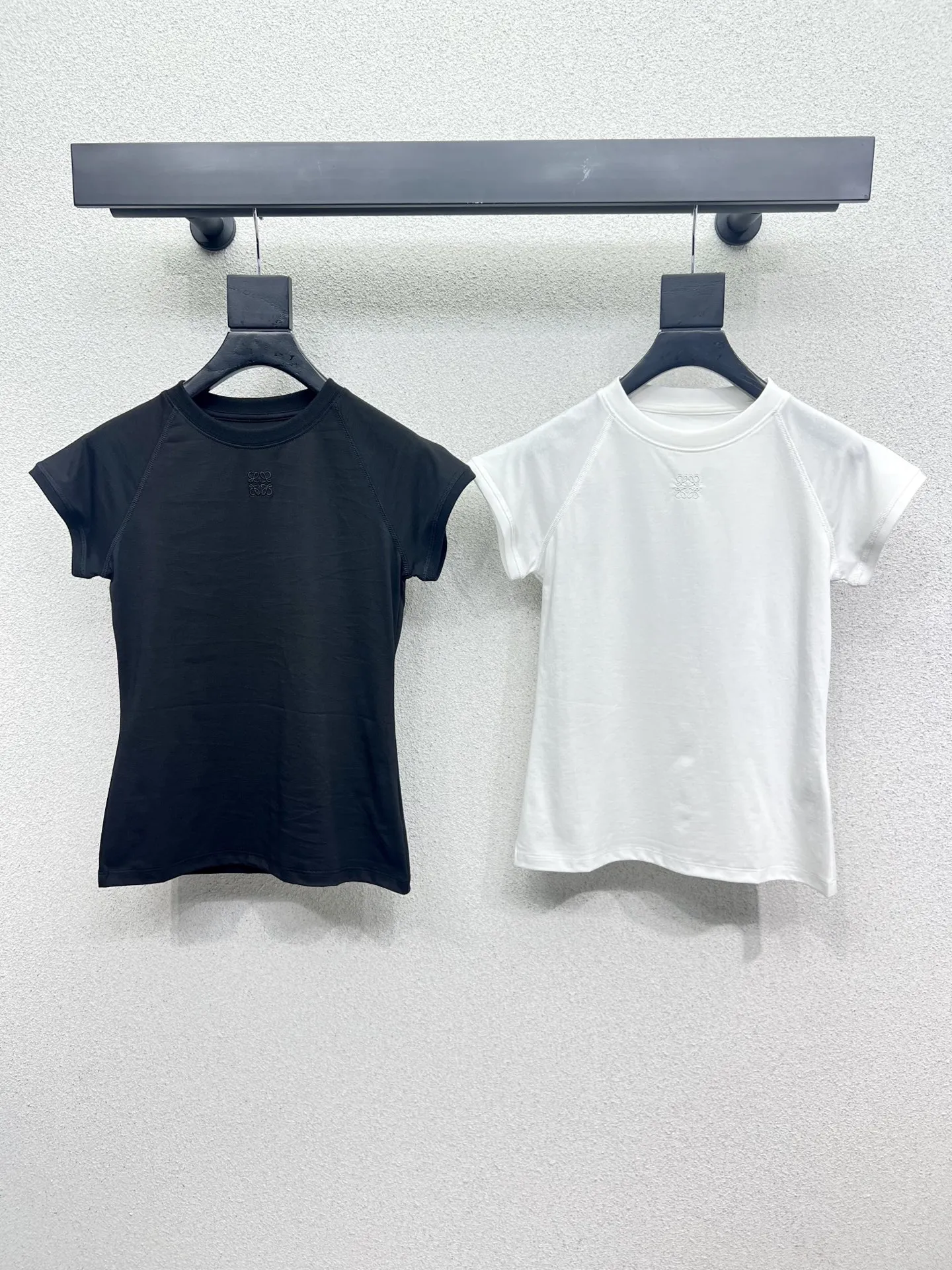 ロエウェ半袖Tシャツ新作黒白高級