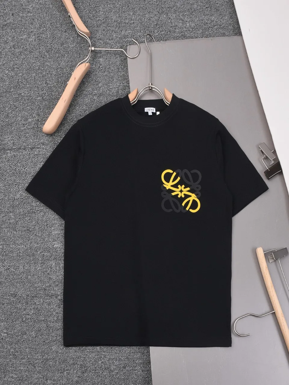 ロエウエ黒プリント半袖Tシャツ新作