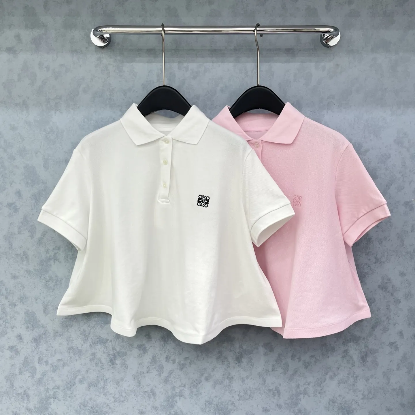 Loe*新作ピンク白半袖Tシャツ刺繍デザイン