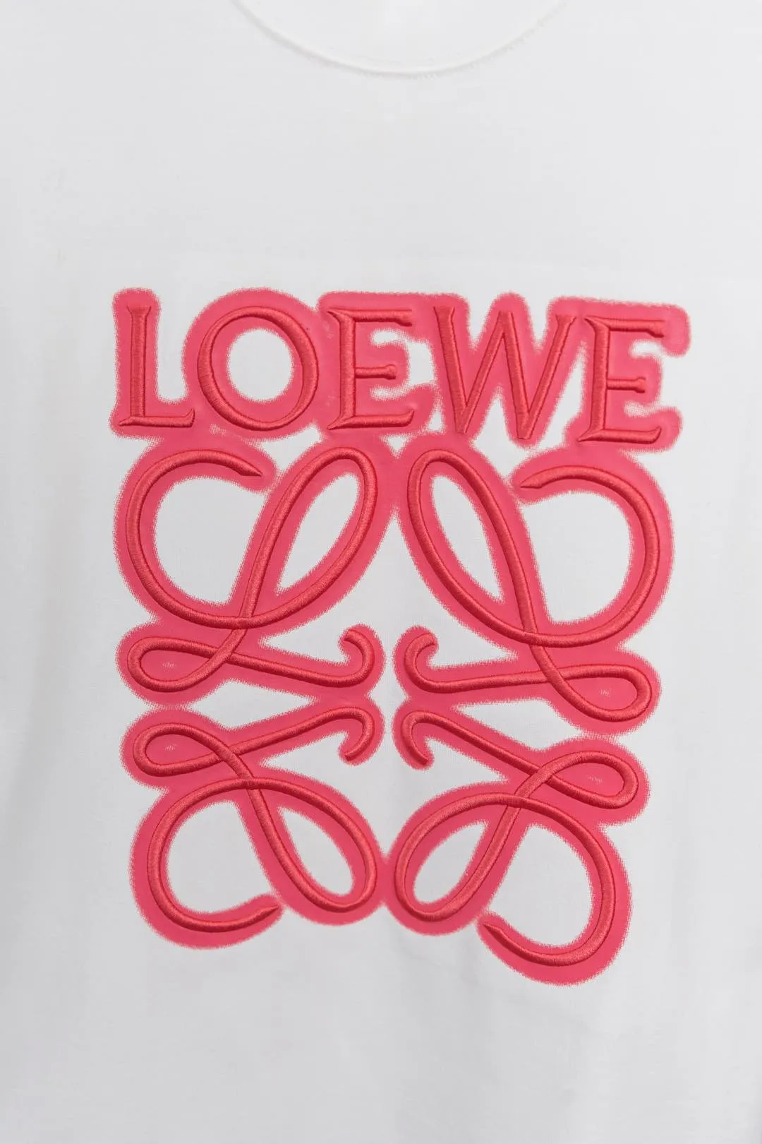 LOEWE新作半袖Tシャツ白杏色黒刺繍ロゴ - 画像 (5)