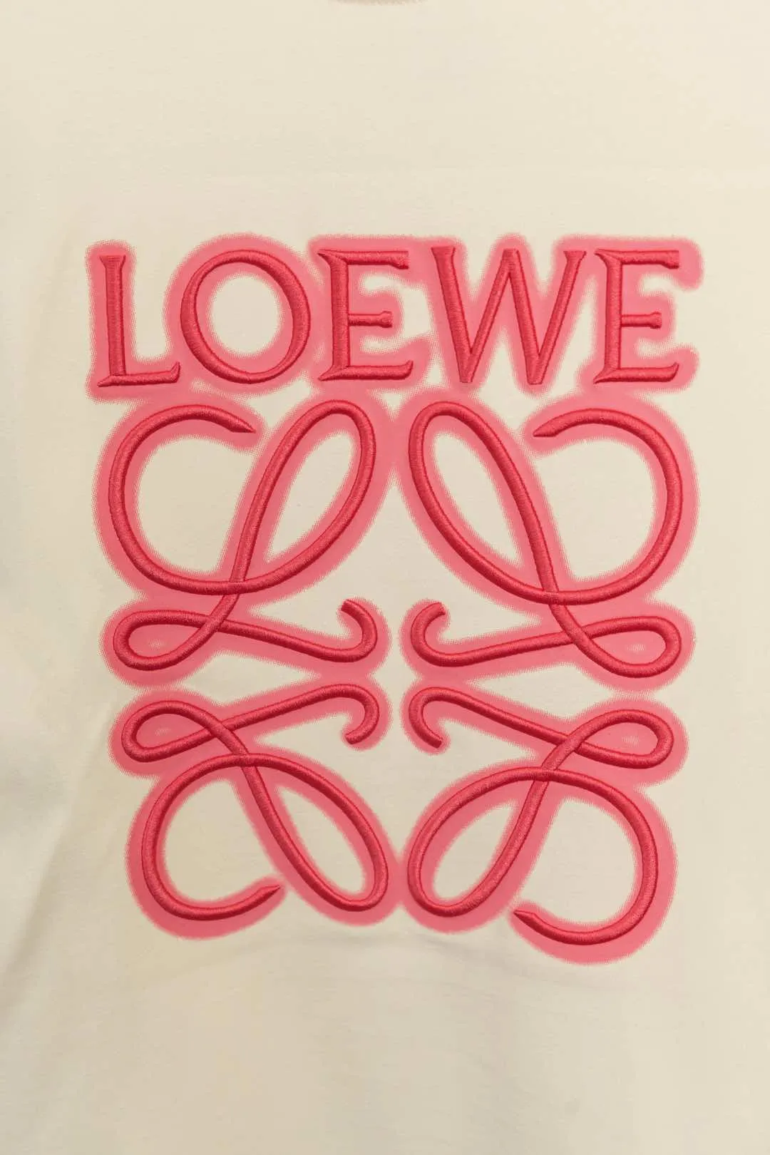 LOEWE新作半袖Tシャツ白杏色黒刺繍ロゴ - 画像 (8)