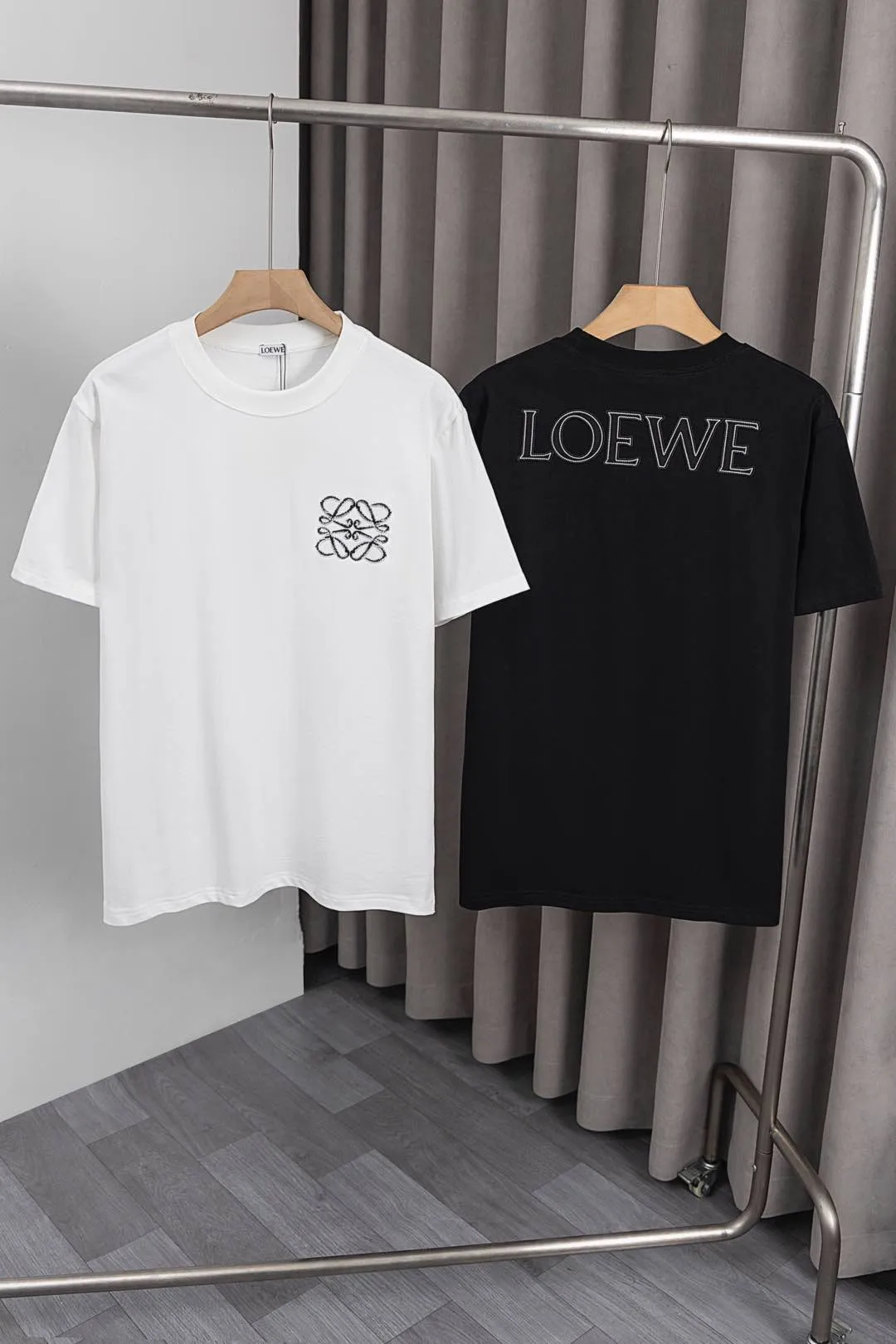 LOEWE新作半袖Tシャツ黒白アルファベット刺繍