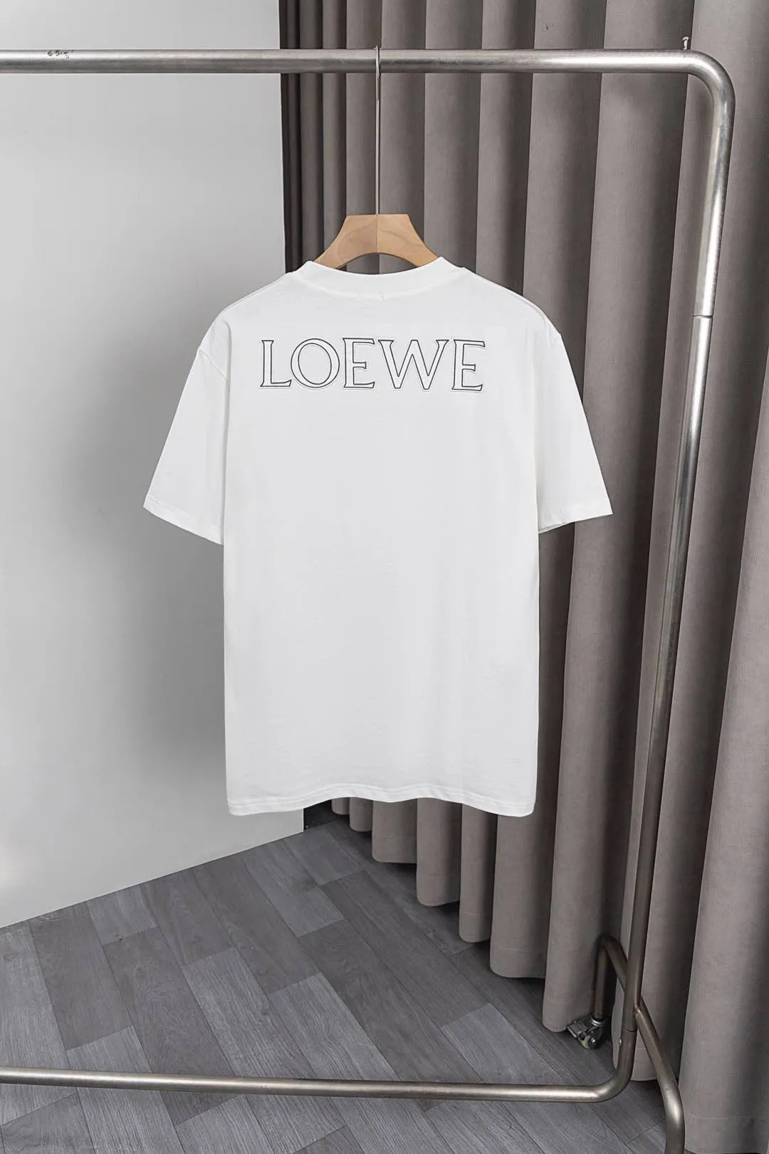 LOEWE新作半袖Tシャツ黒白アルファベット刺繍 - 画像 (4)