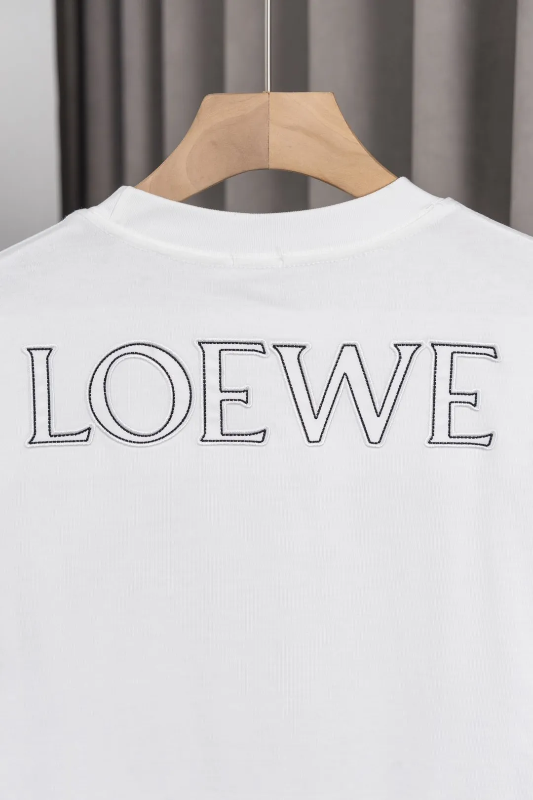 LOEWE新作半袖Tシャツ黒白アルファベット刺繍 - 画像 (6)