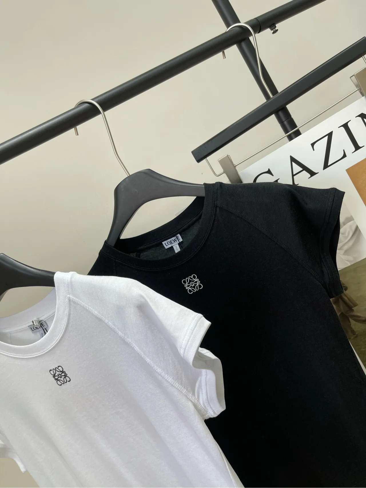 LOEWE新作黒白半袖Tシャツ刺繍デザイン - 画像 (3)