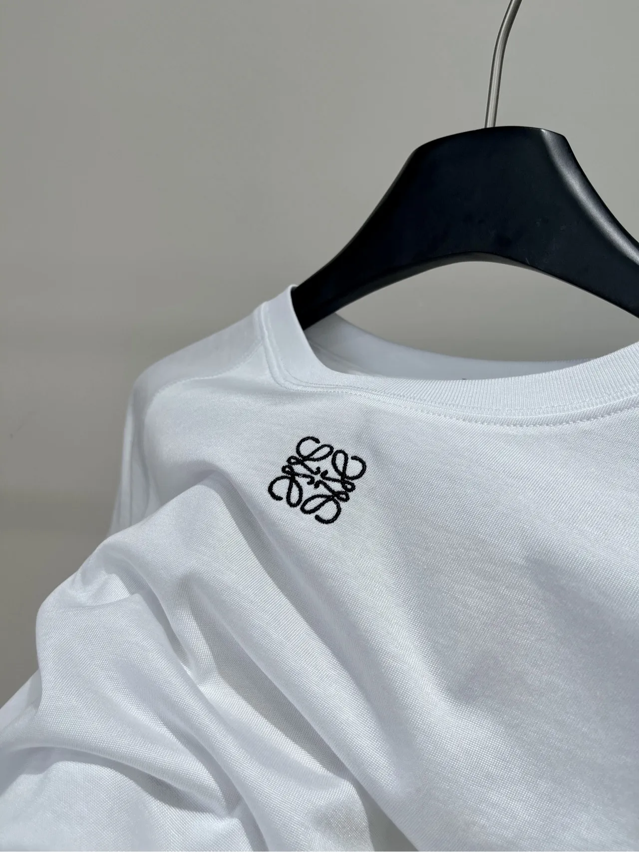 LOEWE新作黒白半袖Tシャツ刺繍デザイン - 画像 (4)