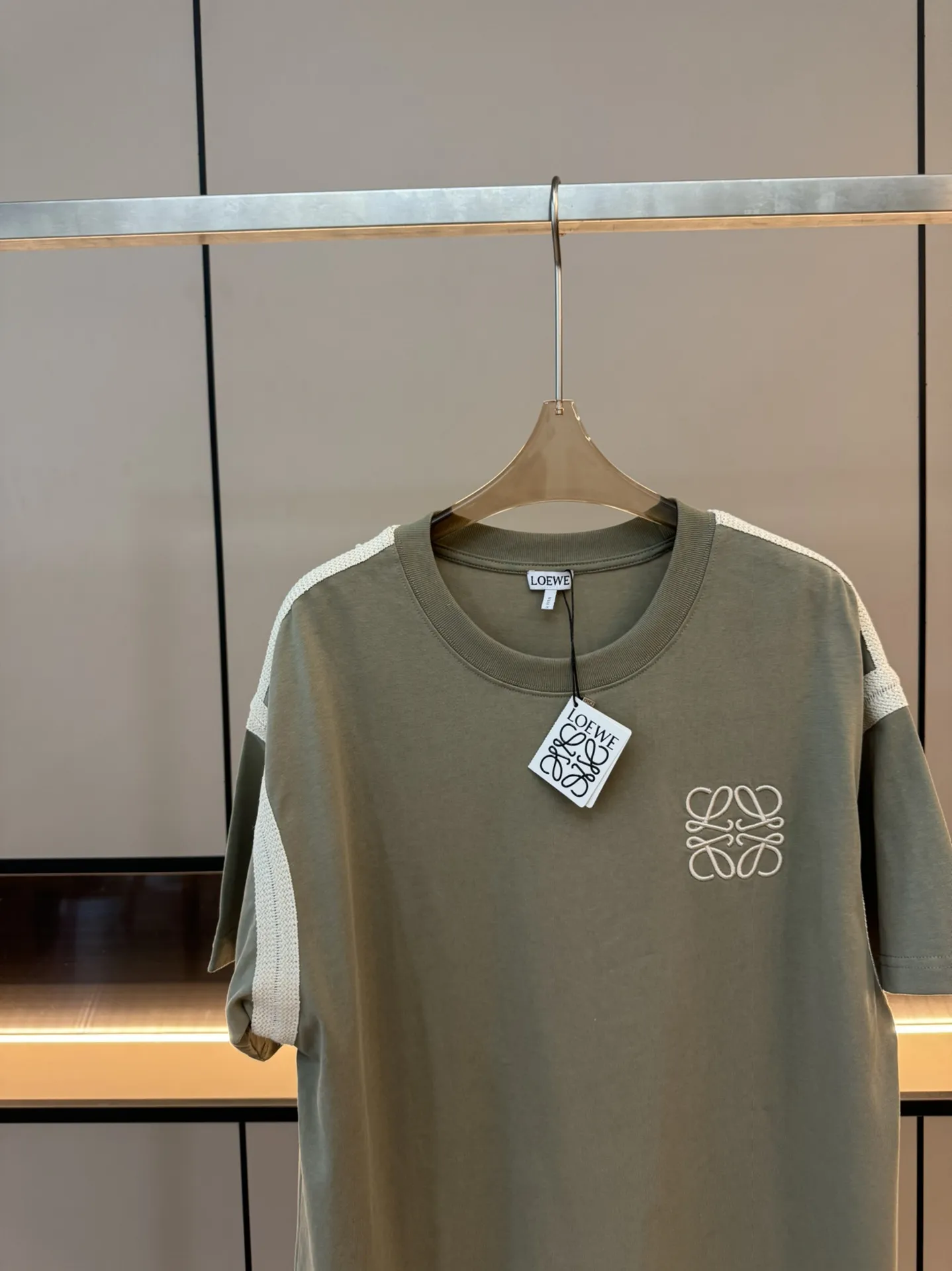 LOEWE新作黒白スプライシング半袖Tシャツ - 画像 (3)