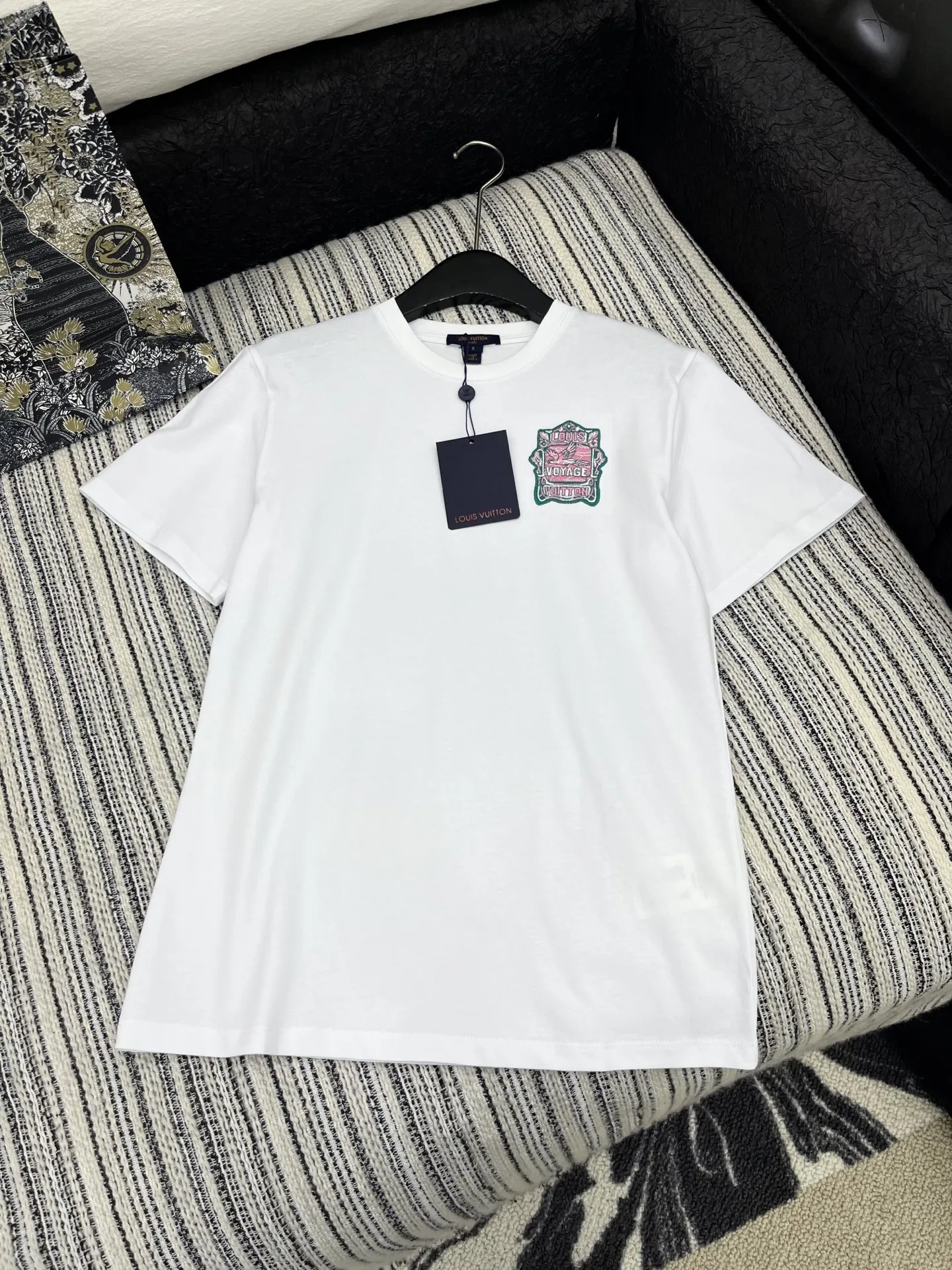 Louis Vuitton 2025新作白半袖Tシャツ刺繍