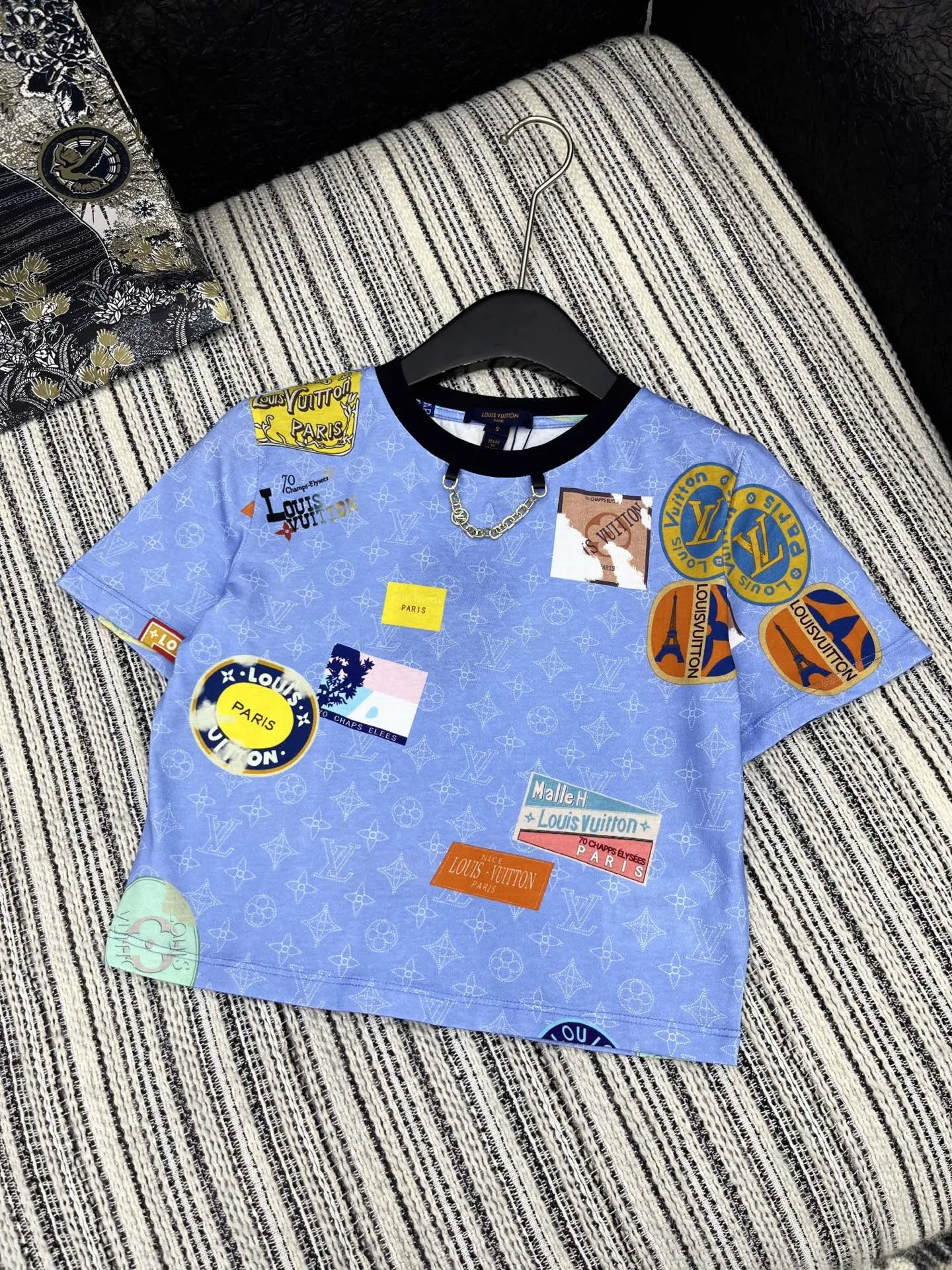 LOUIS VUITTON新作白黒プリント半袖Tシャツ - 画像 (3)