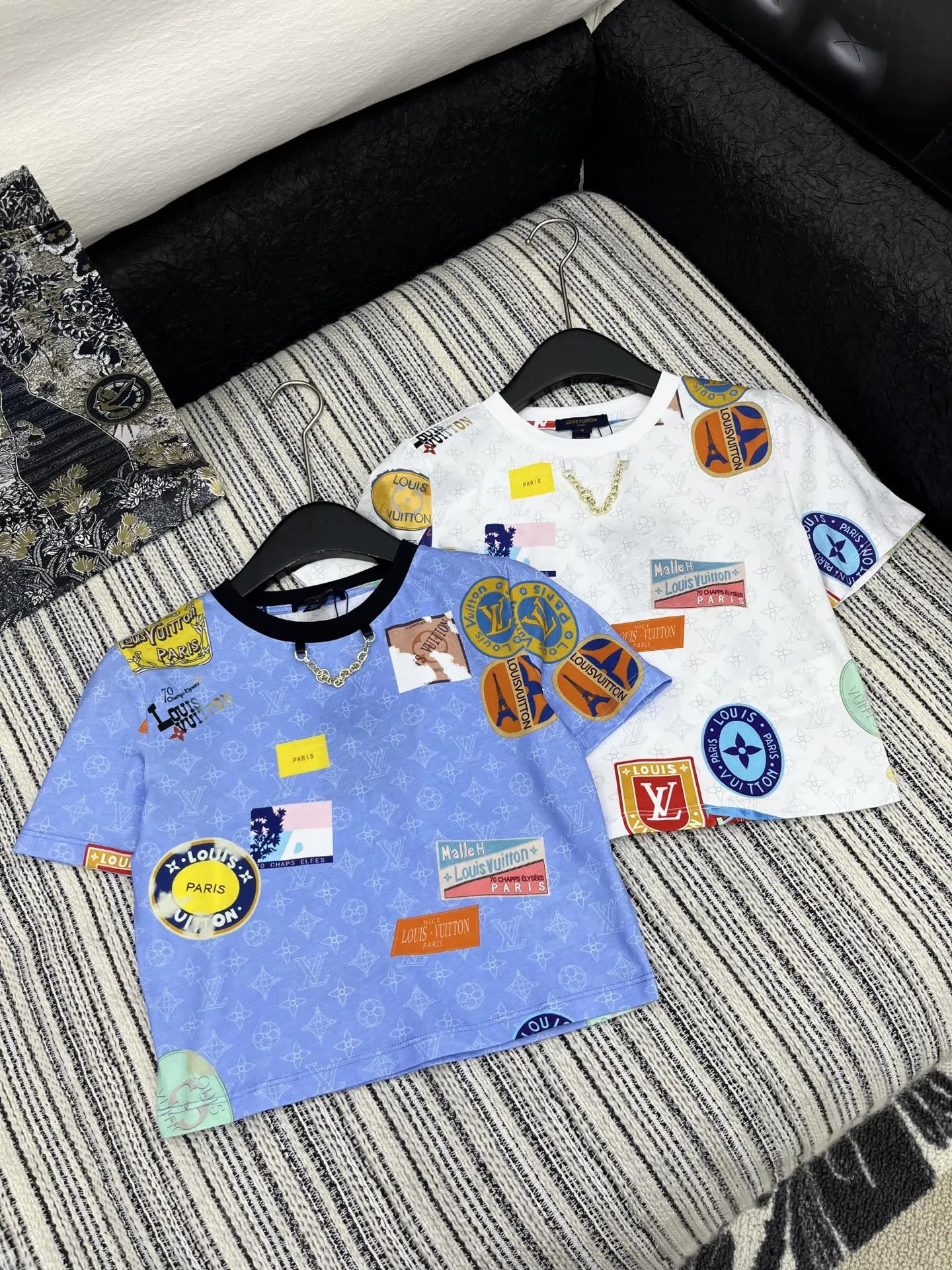 LOUIS VUITTON新作白黒プリント半袖Tシャツ - 画像 (4)