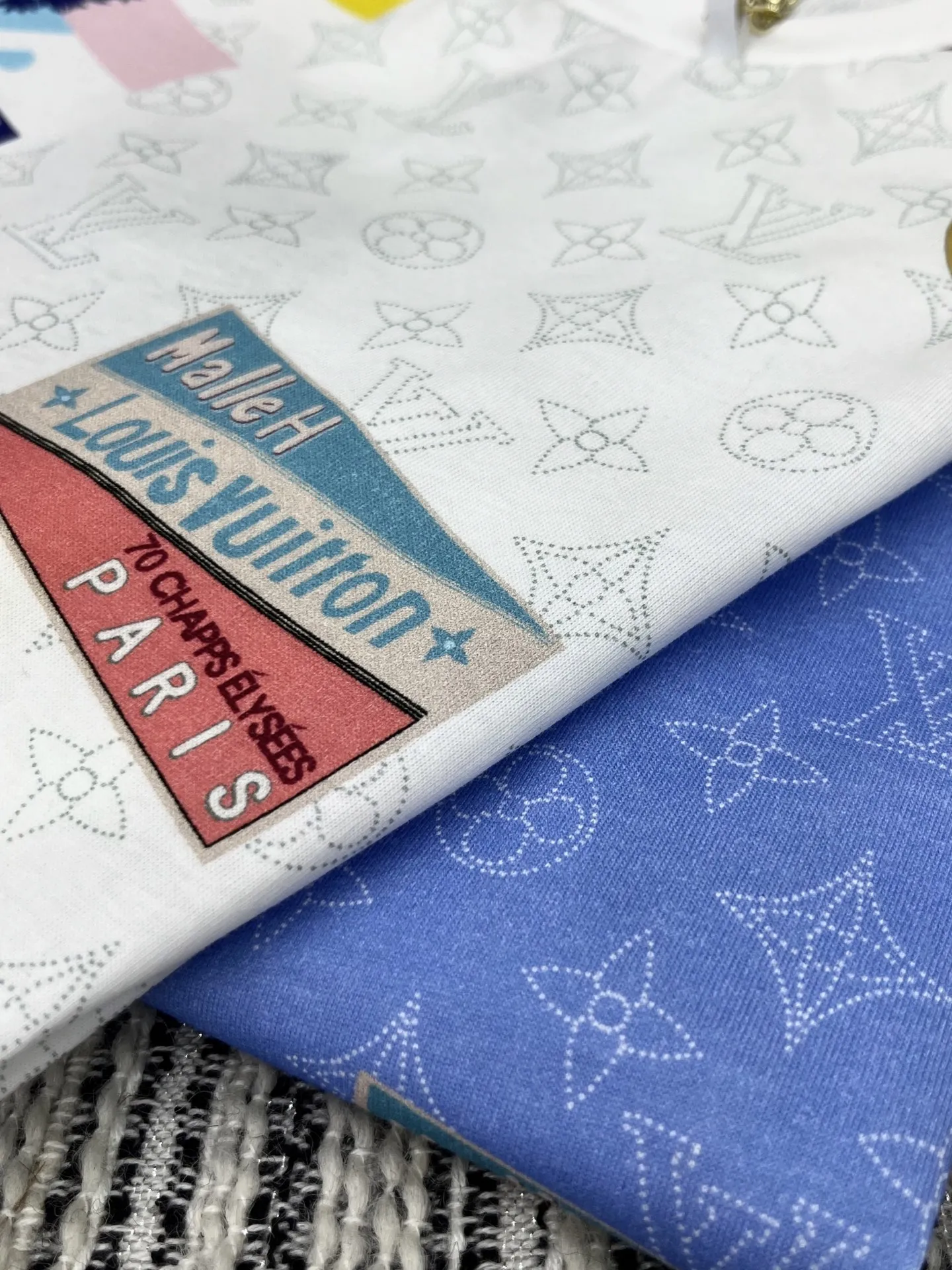 LOUIS VUITTON新作白黒プリント半袖Tシャツ - 画像 (7)