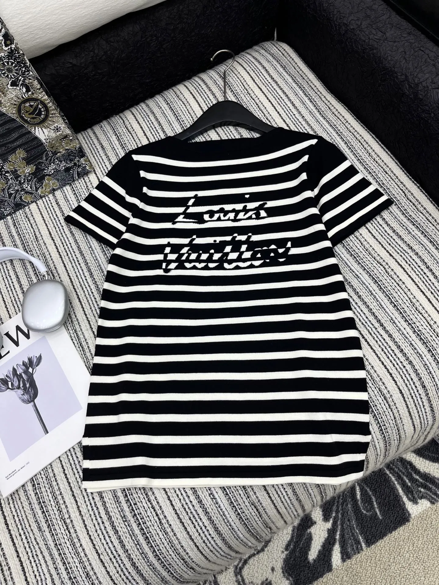 Louis Vuitton黒ストライプ半袖Tシャツ新作
