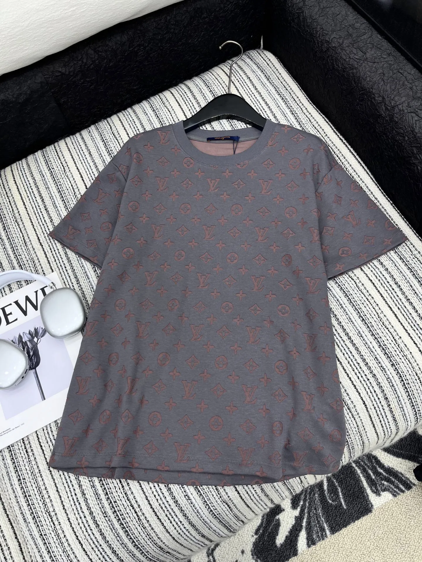 Louis Vuitton新作灰色プリント半袖Tシャツ