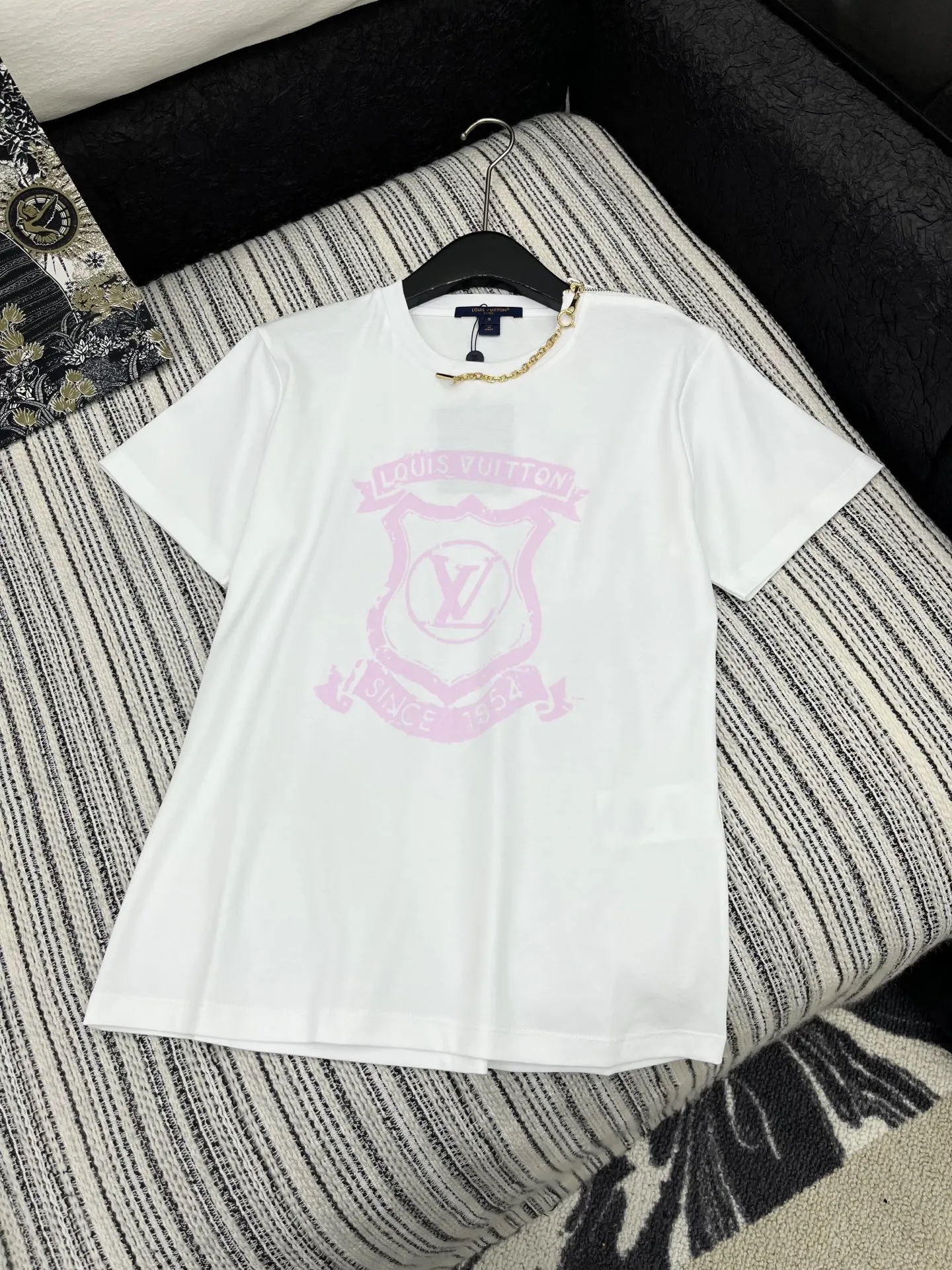 LOUIS VUITTON新作白ピンク肩部ジッパー半袖Tシャツ