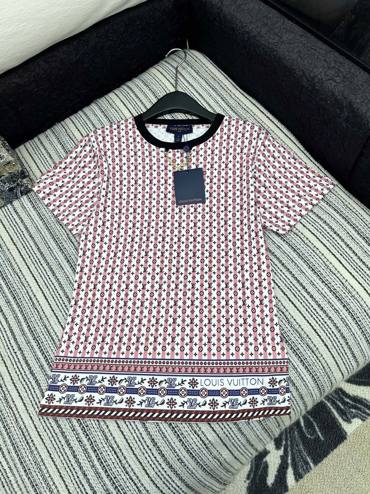 LOUIS VUITTON新作ピンクプリント半袖Tシャツ